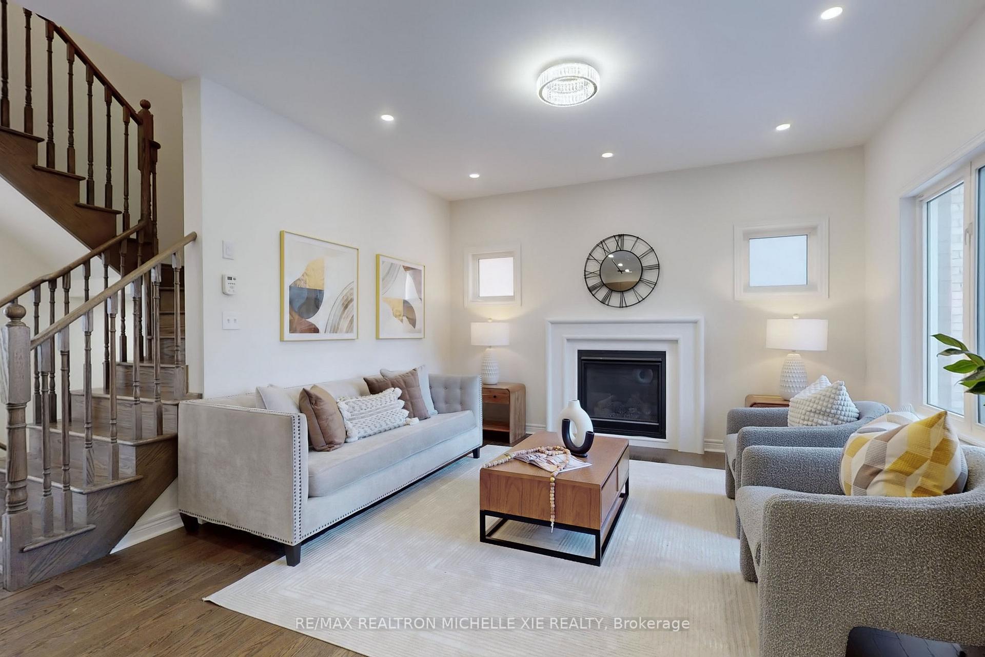 Photo 2 of 10 Rossmore Drive, Markham, Cornell — HOMEH