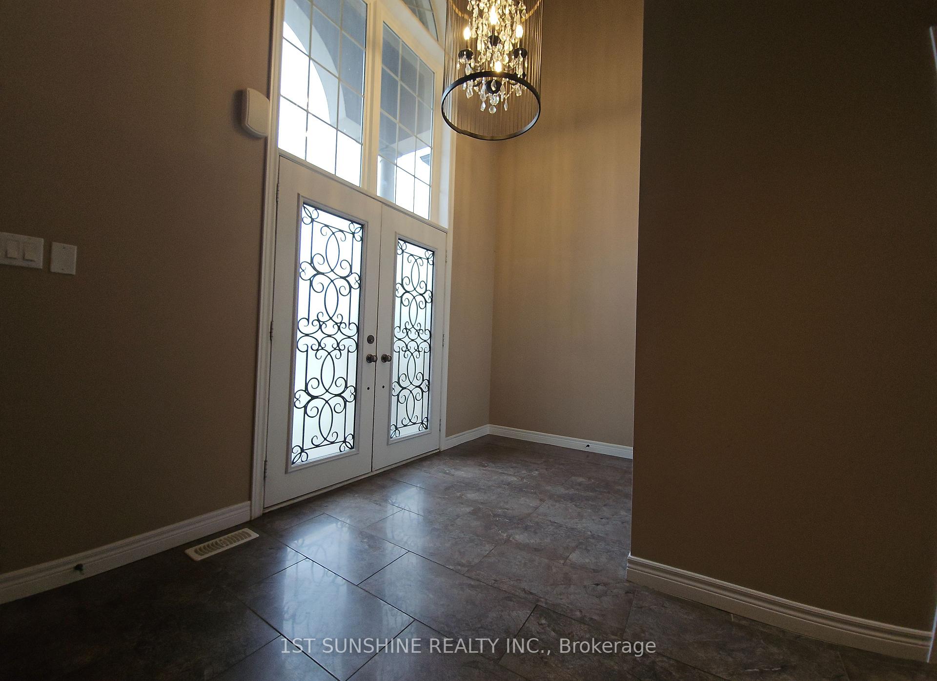 Photo 2 of 167 Chambers Drive, Hamilton, Ancaster — HOMEH