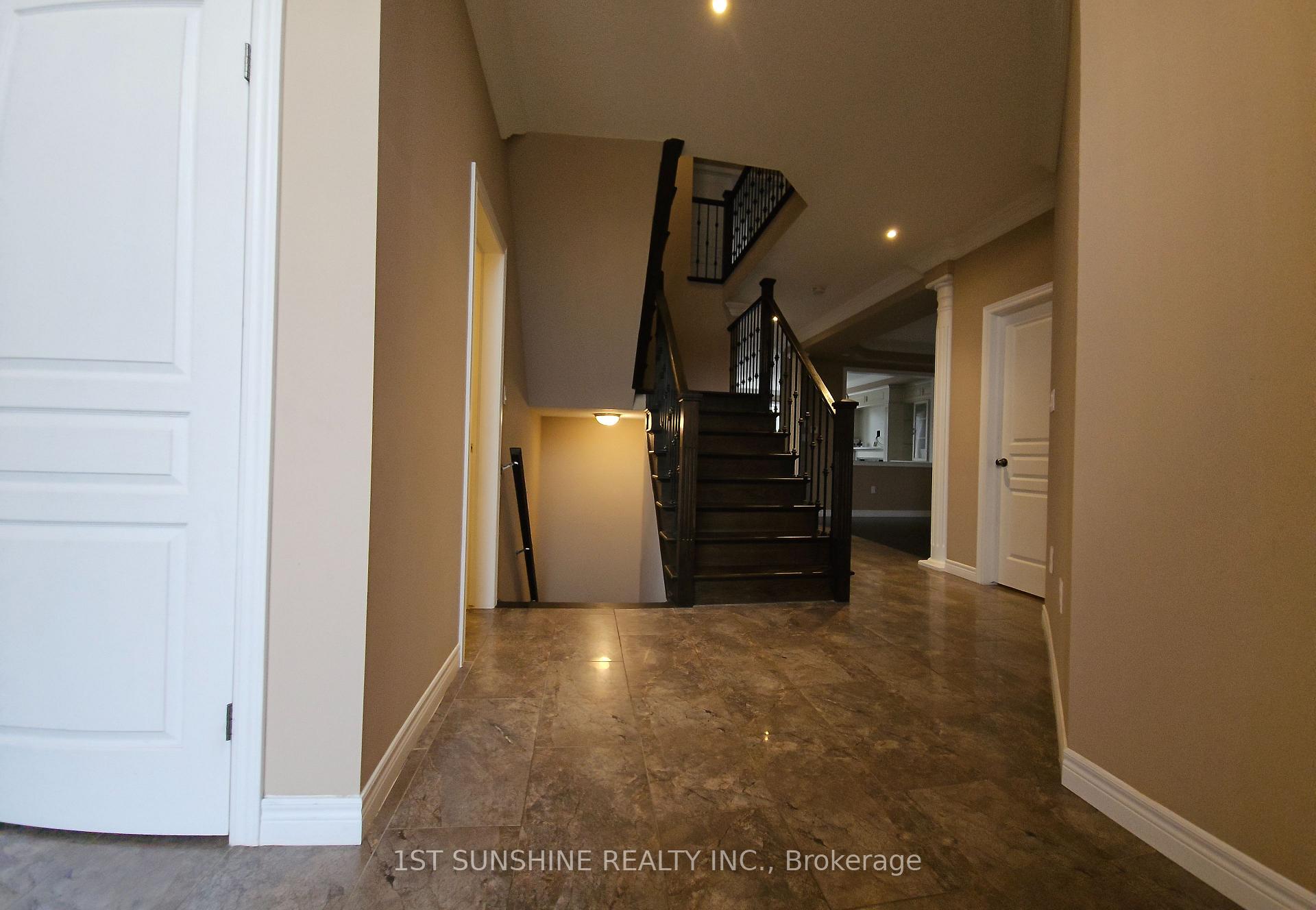 Photo 3 of 167 Chambers Drive, Hamilton, Ancaster — HOMEH