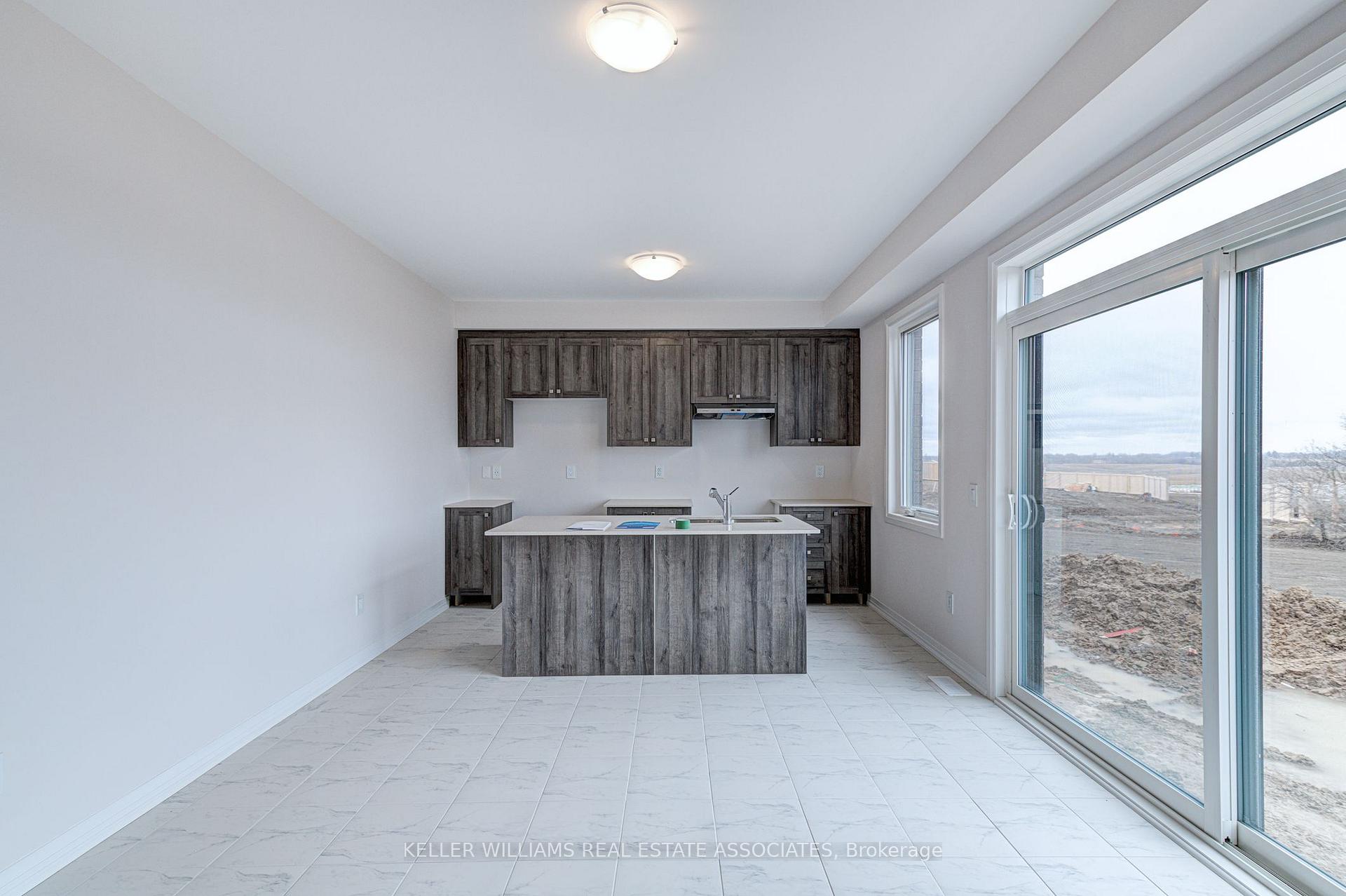 Photo 5 of 152 Freedom Crescent, Hamilton, Mount Hope — HOMEH