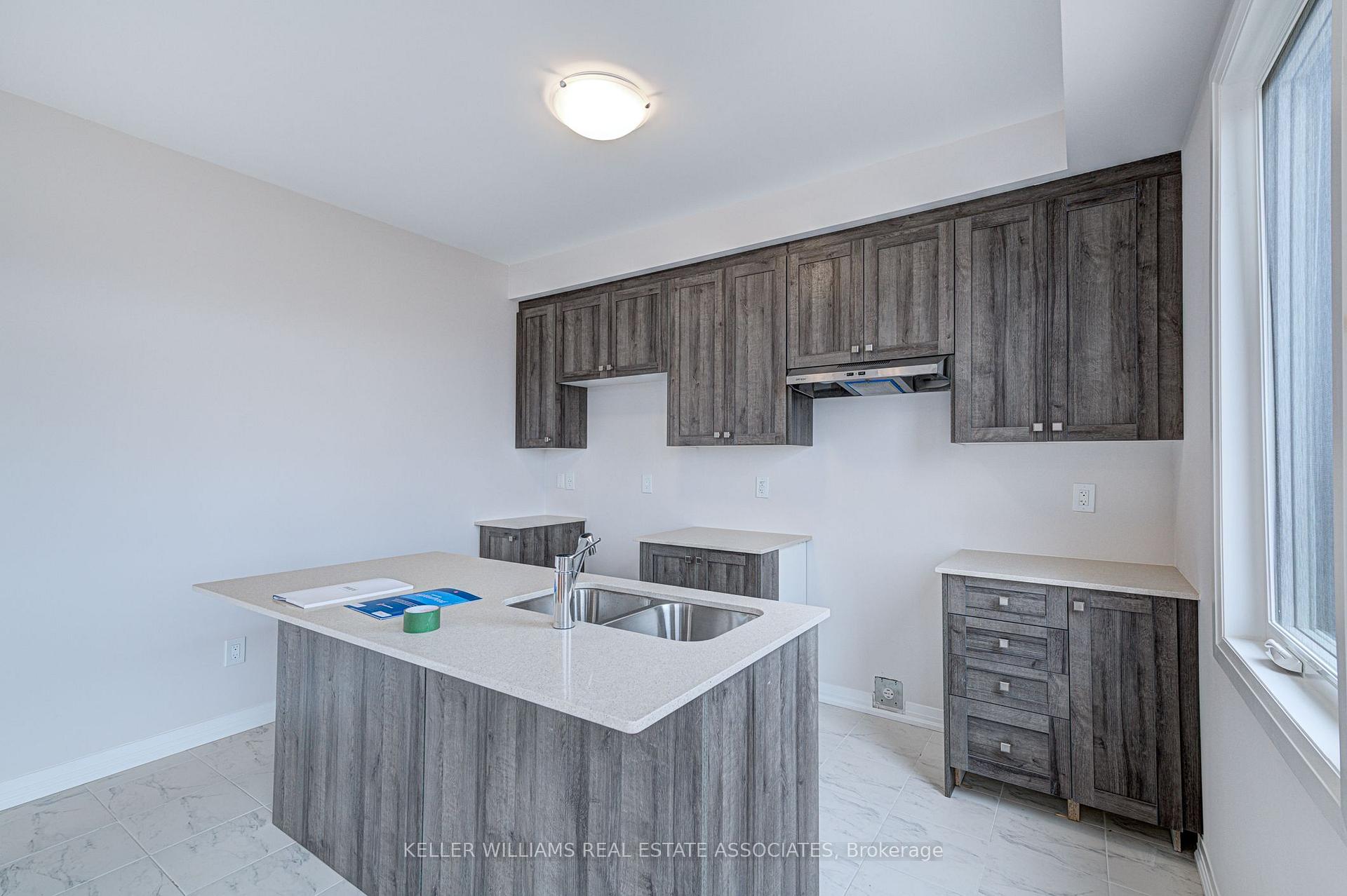 Photo 6 of 152 Freedom Crescent, Hamilton, Mount Hope — HOMEH
