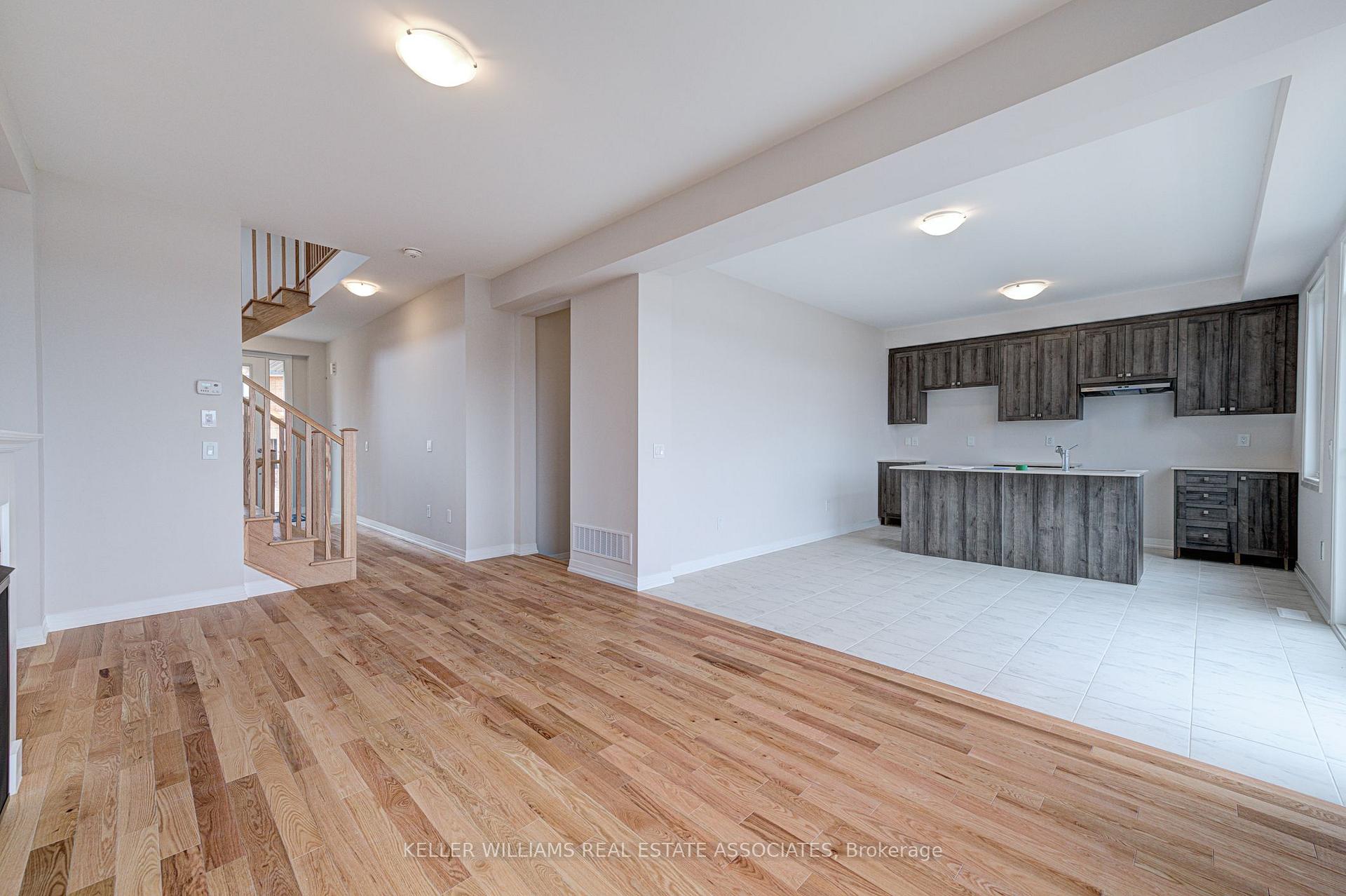 Photo 10 of 152 Freedom Crescent, Hamilton, Mount Hope — HOMEH