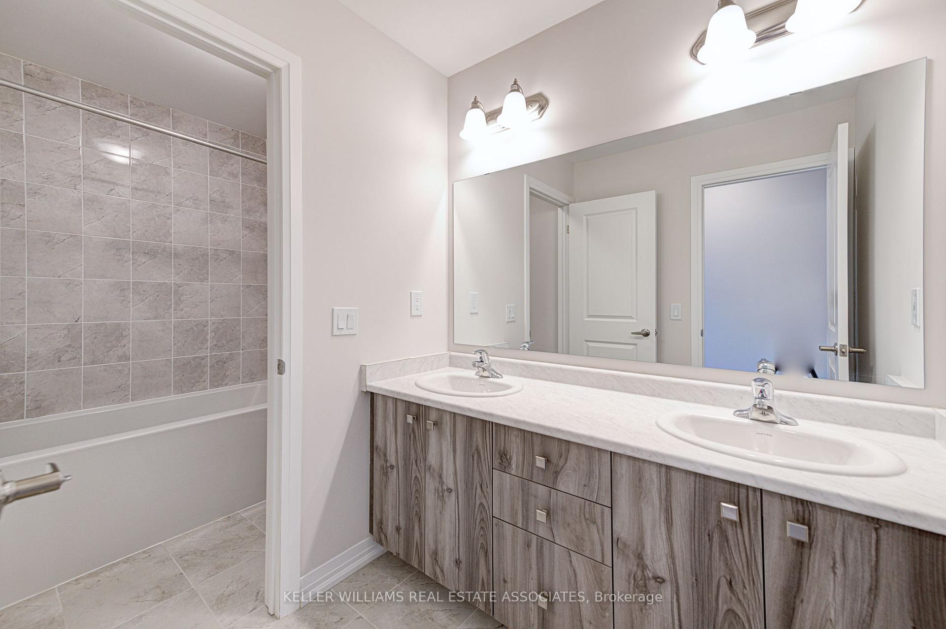 Photo 23 of 152 Freedom Crescent, Hamilton, Mount Hope — HOMEH