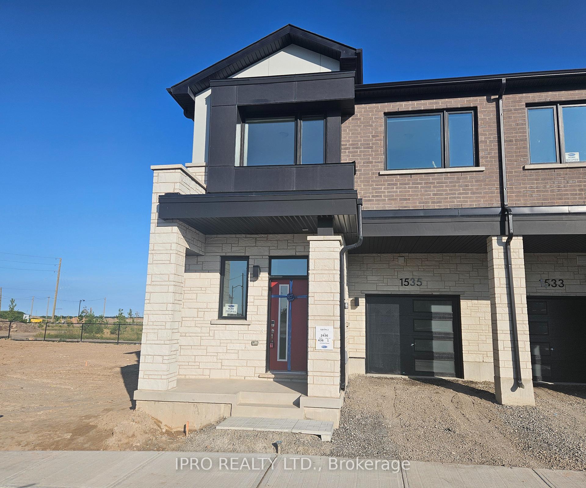 Front of 1535 Rutland Crescent