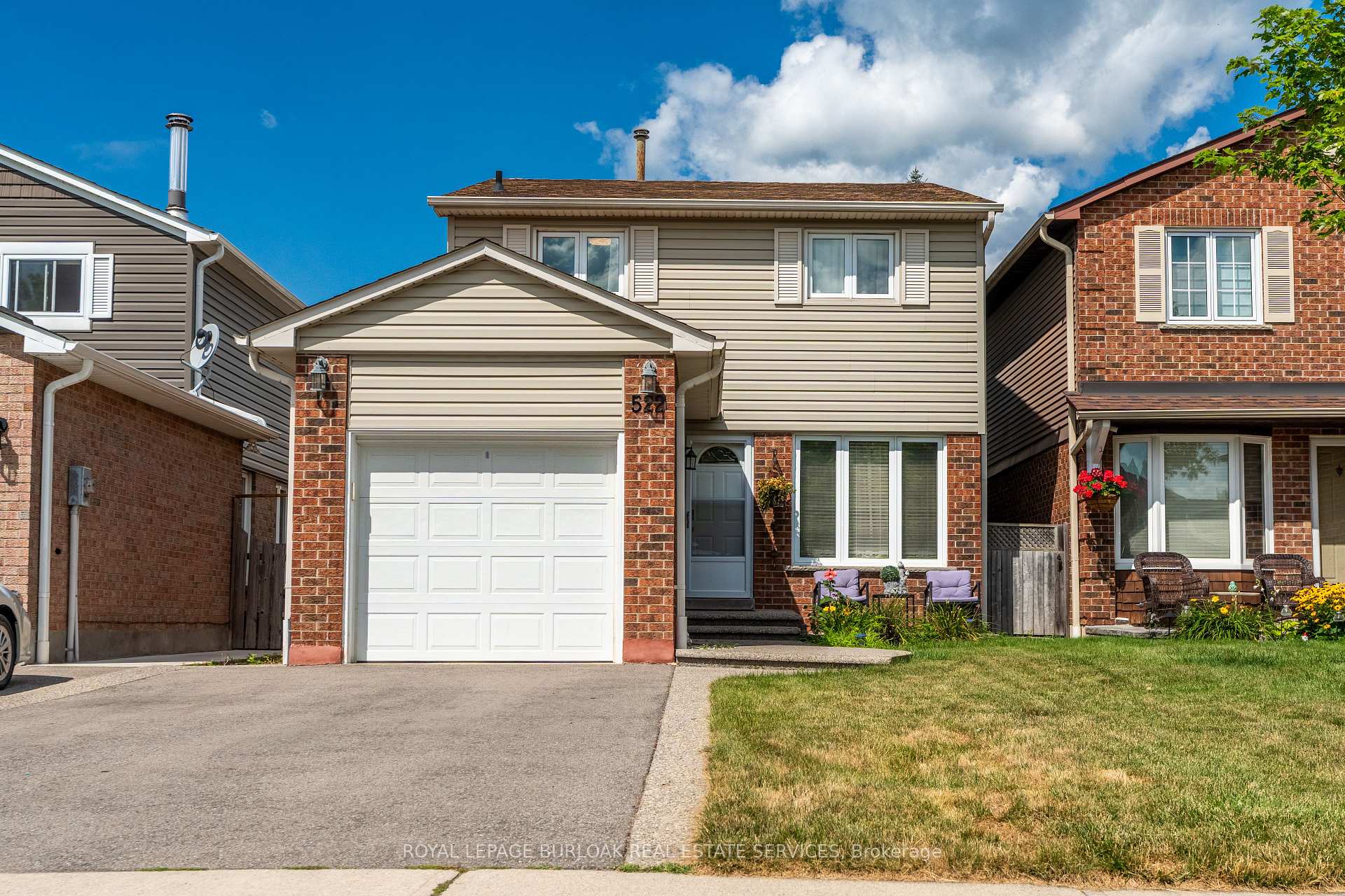 Front of 522 Roseheath Drive