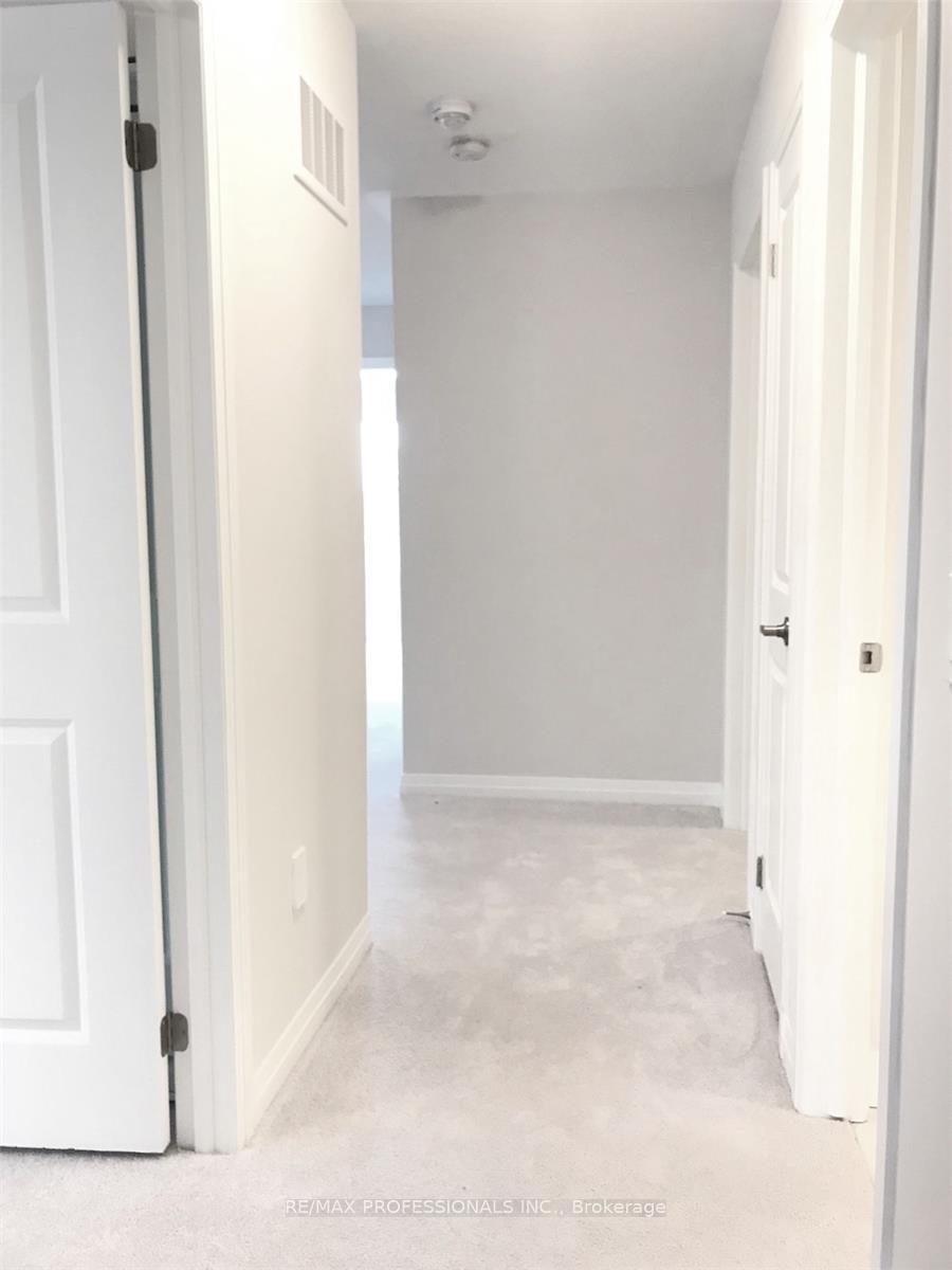 Photo 13 of 252 Provident Way, Hamilton, Mount Hope — HOMEH