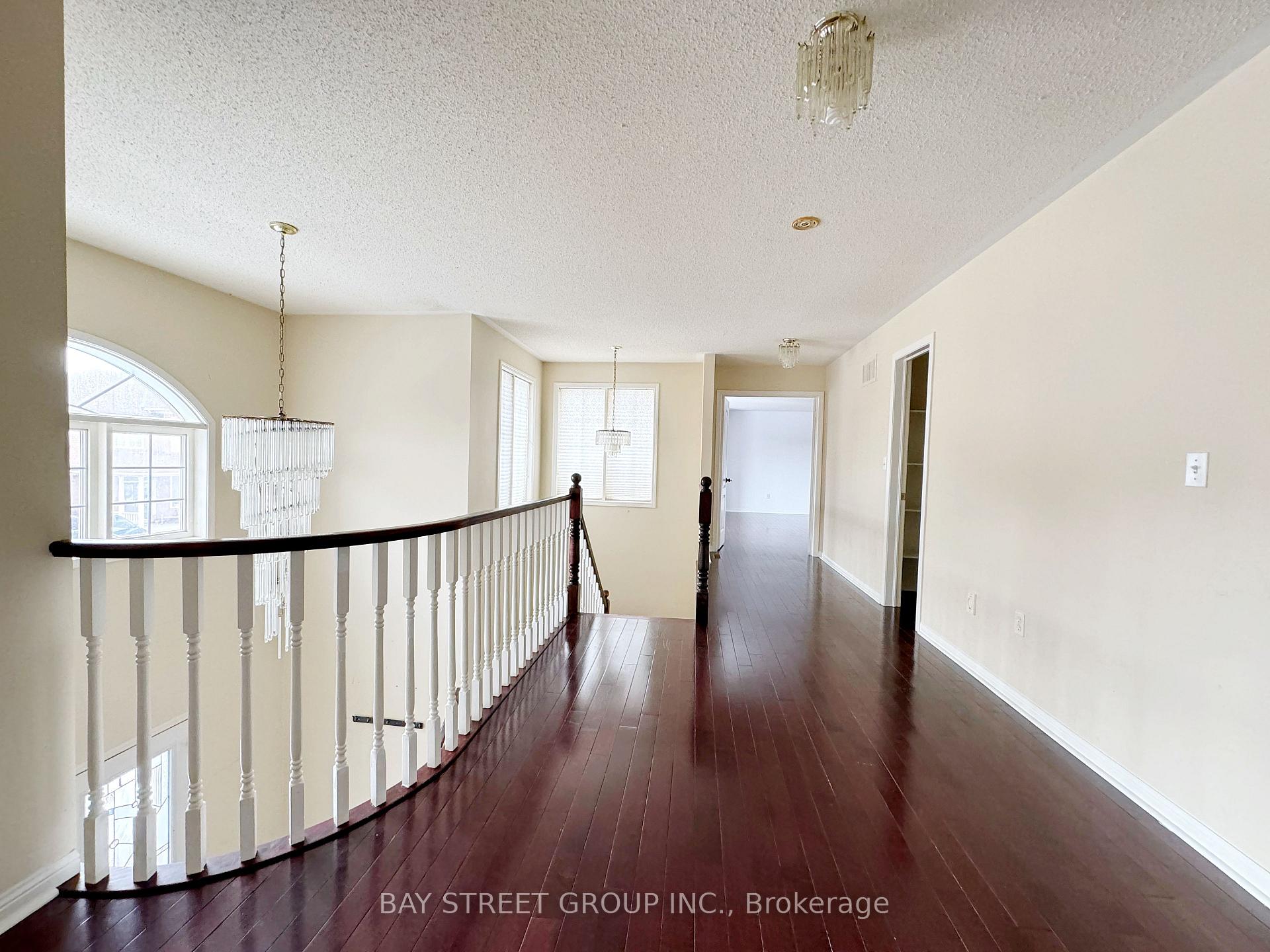 Photo 10 of 43 Drawbridge Drive, Markham, Berczy — HOMEH