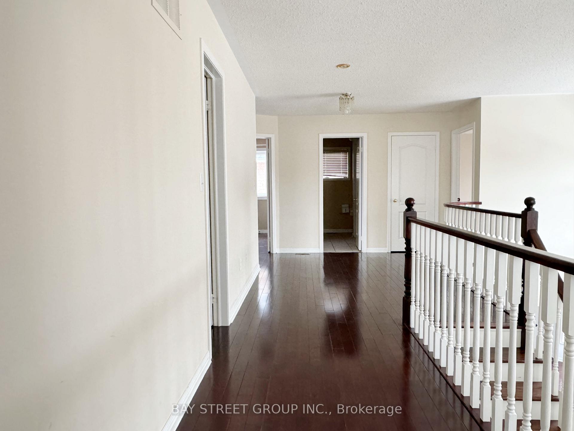 Photo 11 of 43 Drawbridge Drive, Markham, Berczy — HOMEH