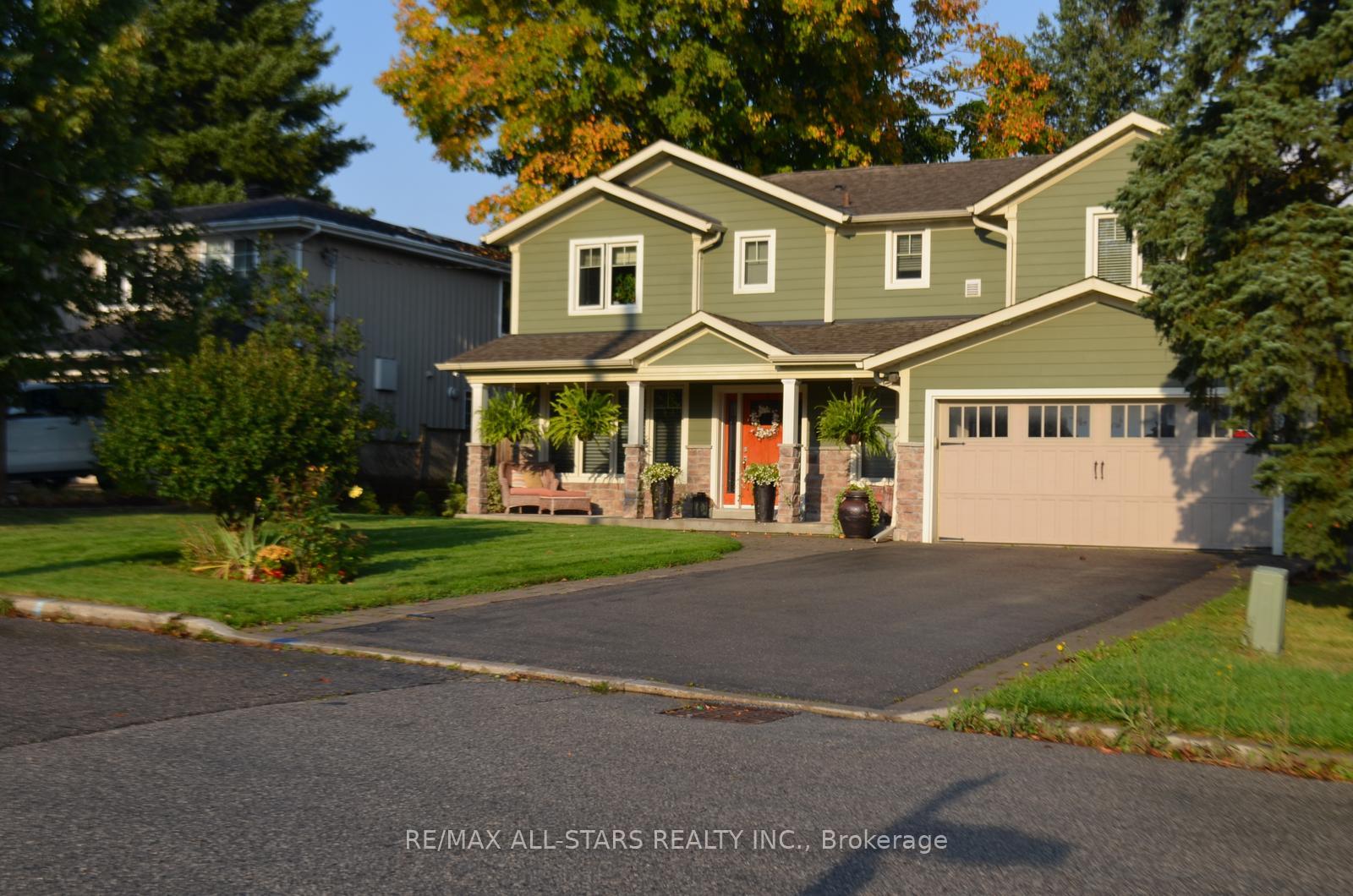 Photo 3 of 39 Lincoln Green Drive, Markham, Bullock — HOMEH