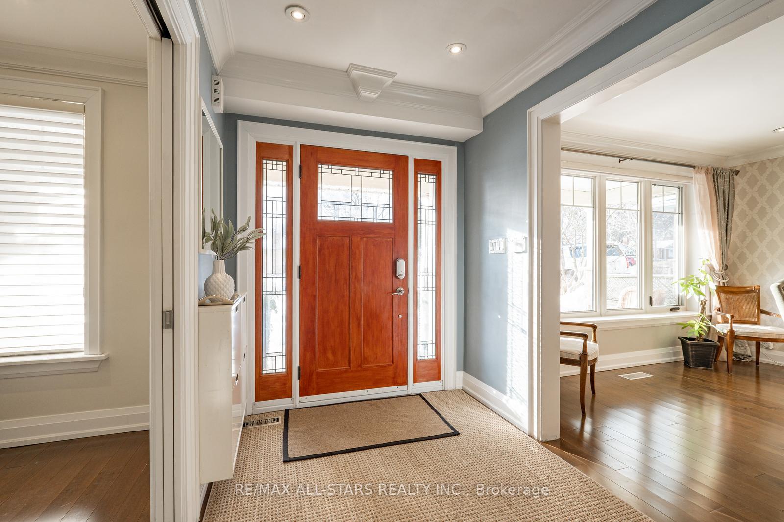 Photo 4 of 39 Lincoln Green Drive, Markham, Bullock — HOMEH