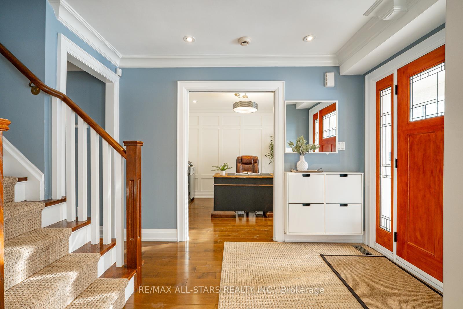 Photo 5 of 39 Lincoln Green Drive, Markham, Bullock — HOMEH