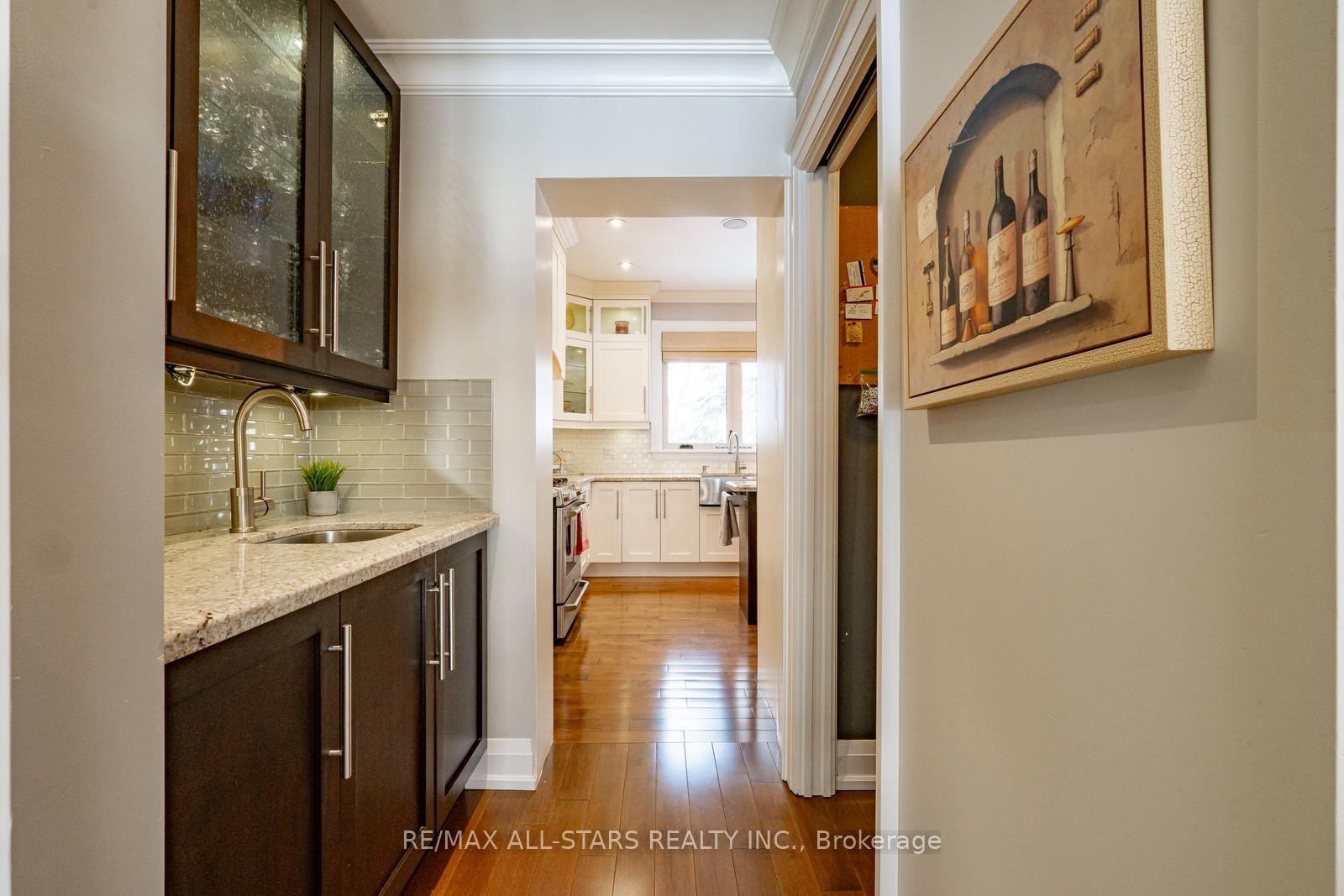 Photo 10 of 39 Lincoln Green Drive, Markham, Bullock — HOMEH