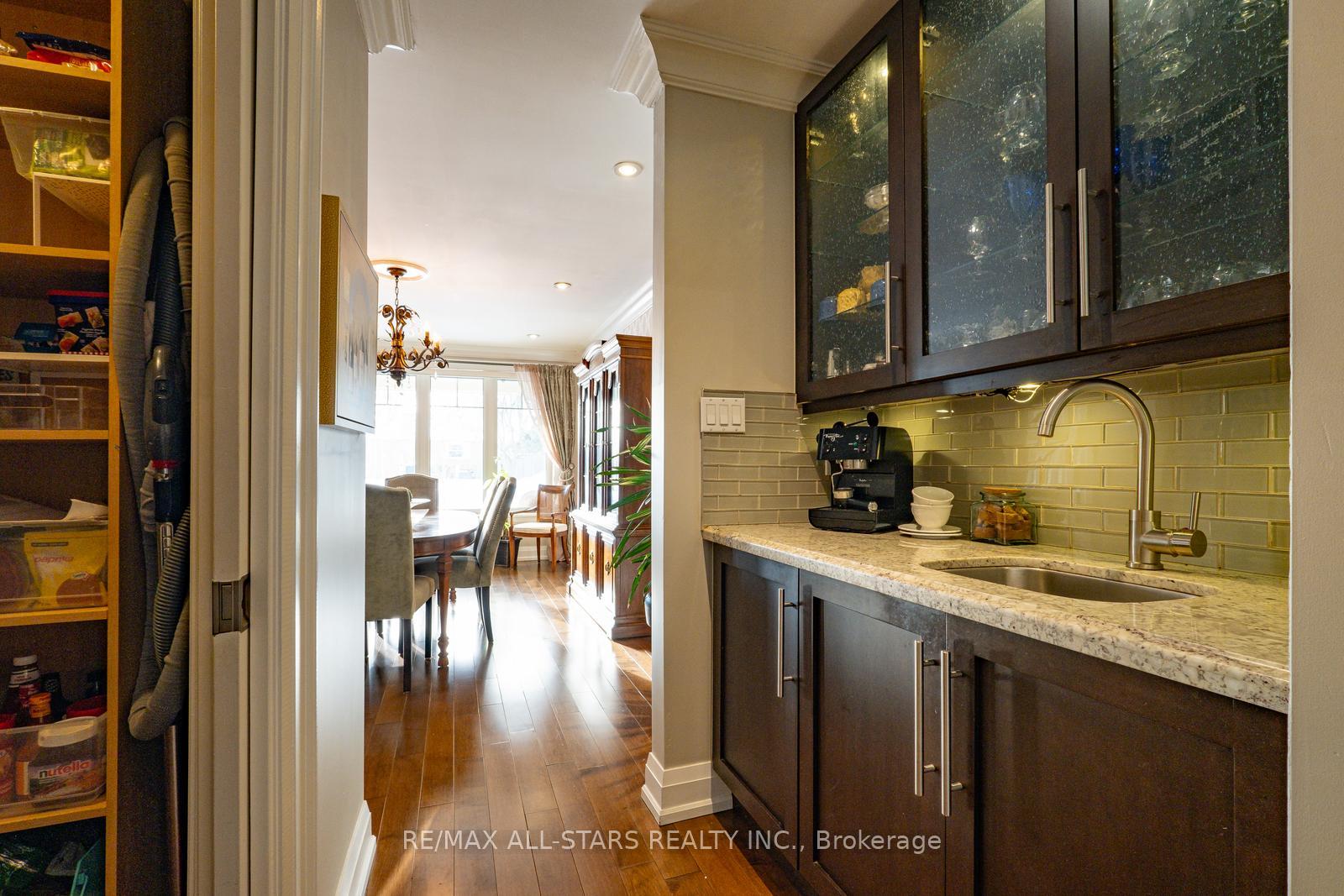 Photo 11 of 39 Lincoln Green Drive, Markham, Bullock — HOMEH
