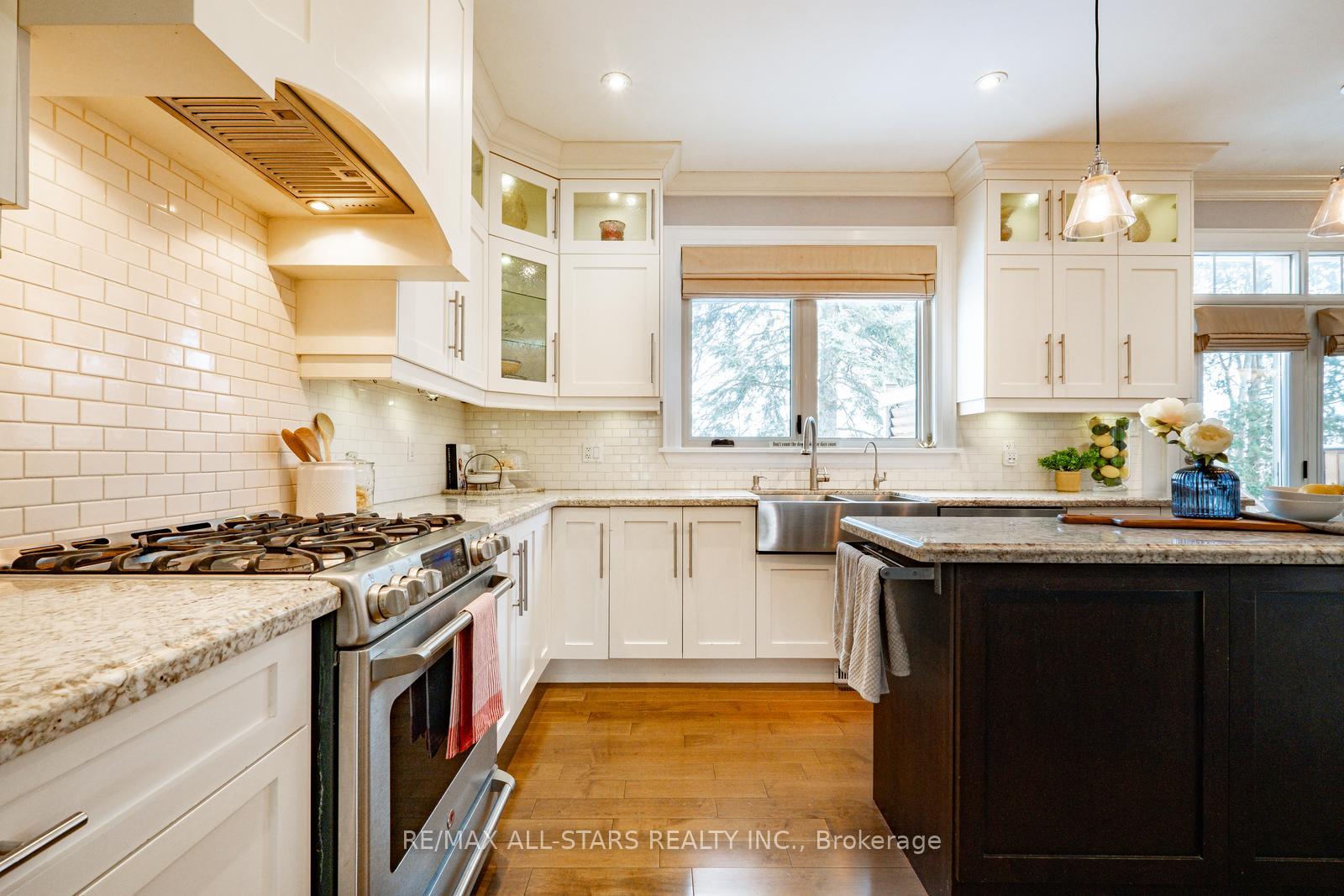 Photo 13 of 39 Lincoln Green Drive, Markham, Bullock — HOMEH