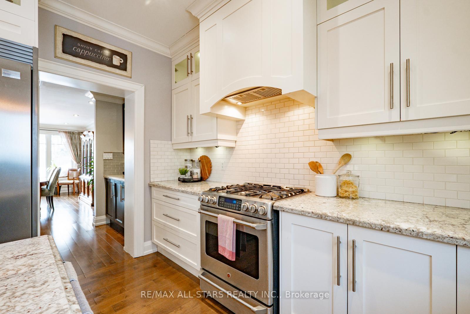 Photo 14 of 39 Lincoln Green Drive, Markham, Bullock — HOMEH