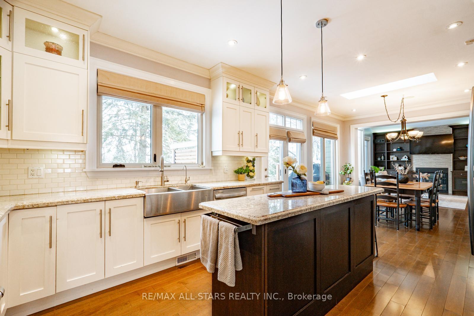 Photo 15 of 39 Lincoln Green Drive, Markham, Bullock — HOMEH