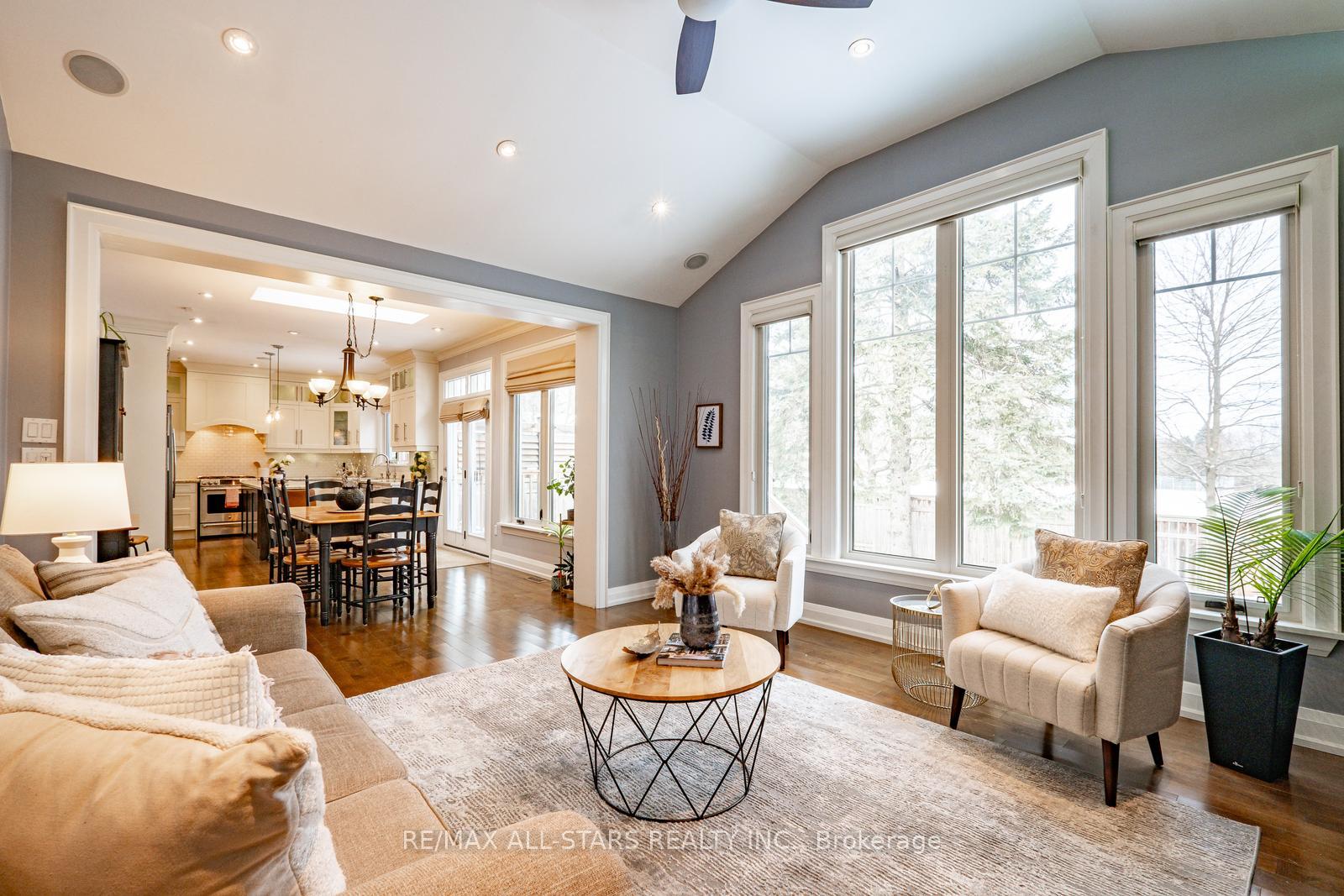 Photo 19 of 39 Lincoln Green Drive, Markham, Bullock — HOMEH