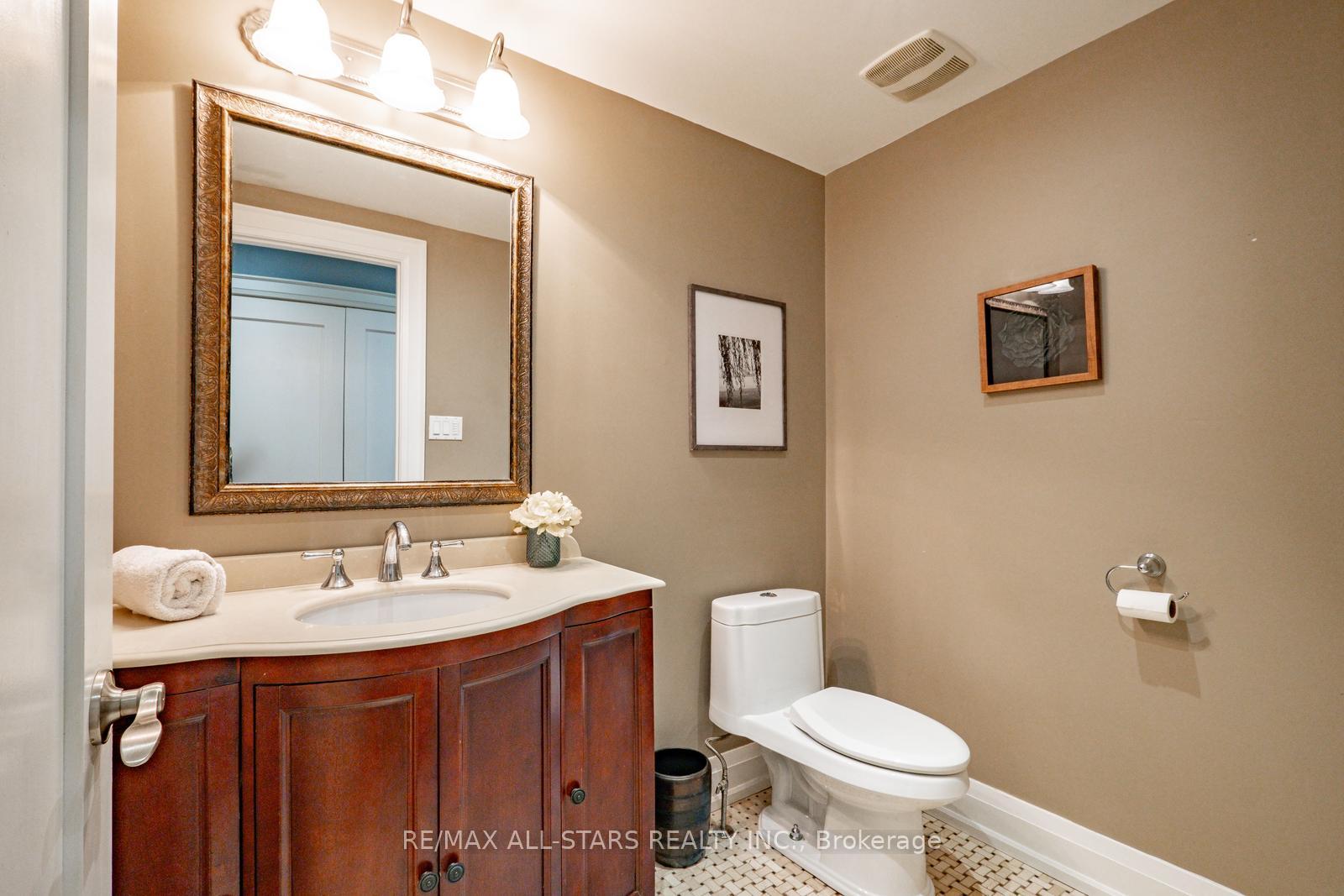 Photo 21 of 39 Lincoln Green Drive, Markham, Bullock — HOMEH