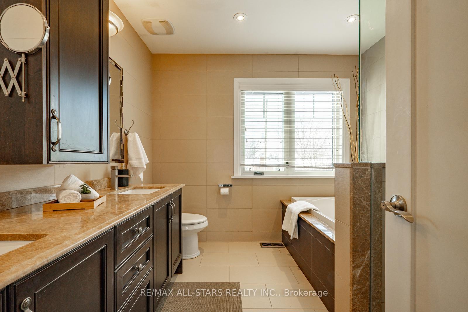 Photo 27 of 39 Lincoln Green Drive, Markham, Bullock — HOMEH