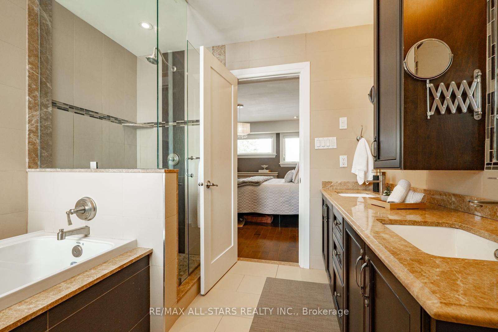 Photo 28 of 39 Lincoln Green Drive, Markham, Bullock — HOMEH