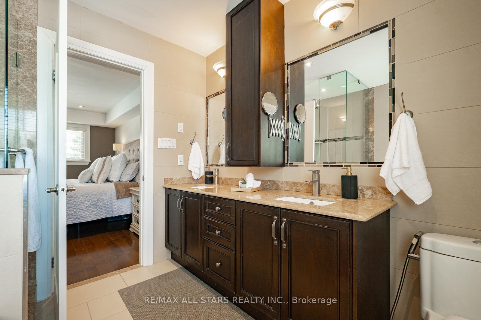 Photo 29 of 39 Lincoln Green Drive, Markham, Bullock — HOMEH