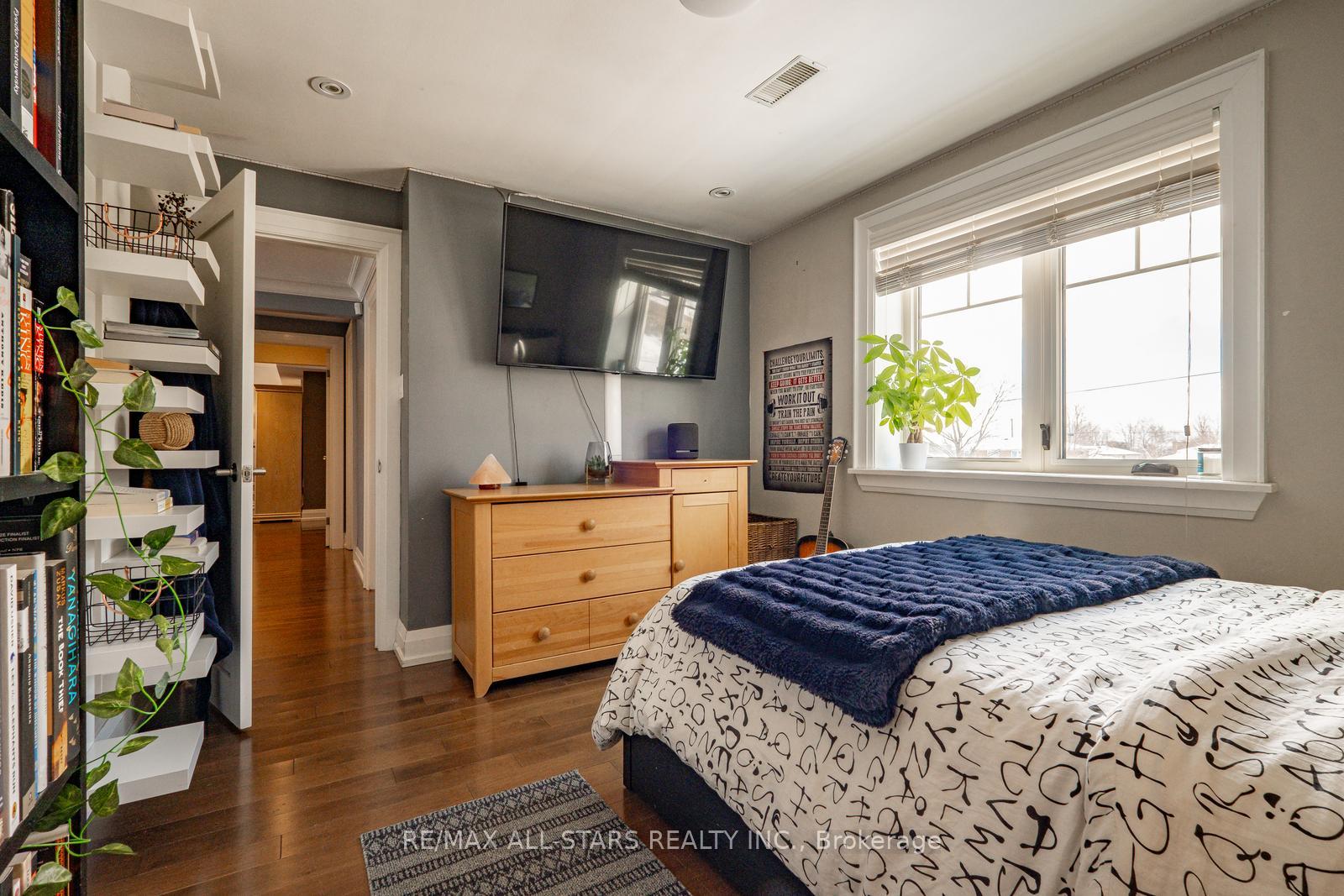 Photo 32 of 39 Lincoln Green Drive, Markham, Bullock — HOMEH