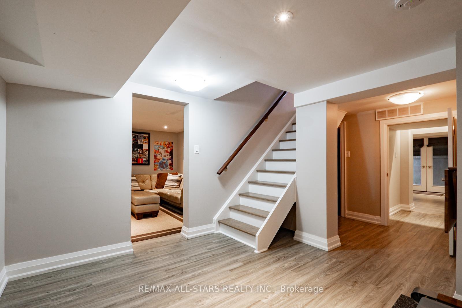 Photo 36 of 39 Lincoln Green Drive, Markham, Bullock — HOMEH