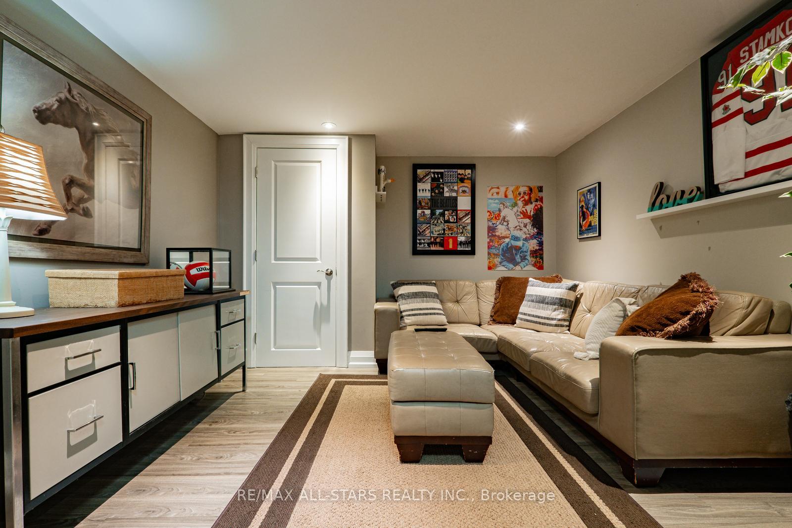 Photo 37 of 39 Lincoln Green Drive, Markham, Bullock — HOMEH
