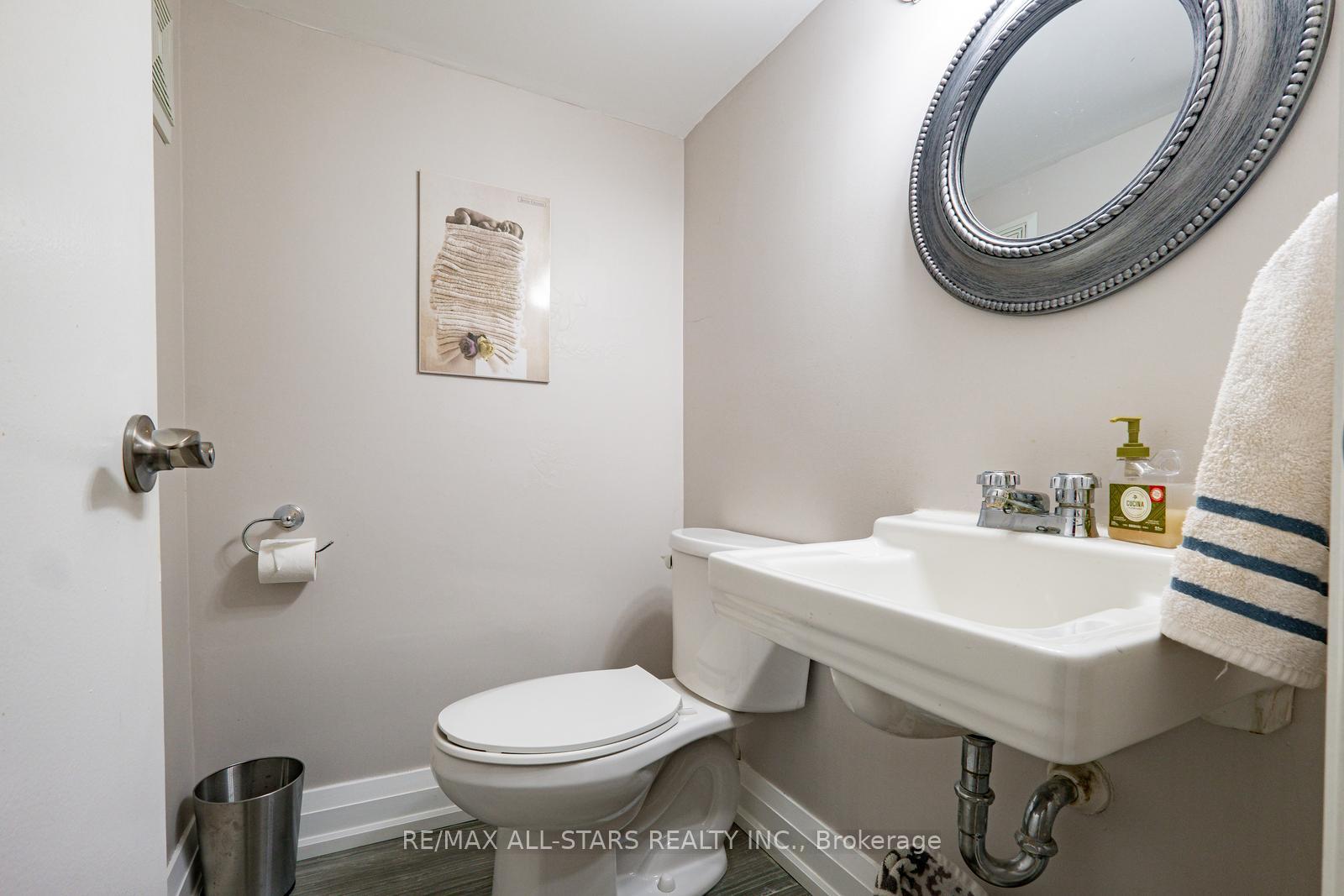 Photo 40 of 39 Lincoln Green Drive, Markham, Bullock — HOMEH