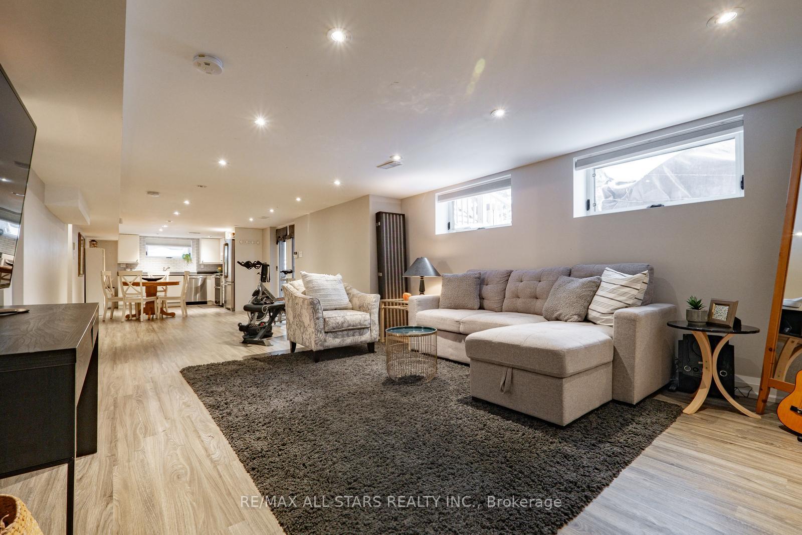 Photo 42 of 39 Lincoln Green Drive, Markham, Bullock — HOMEH