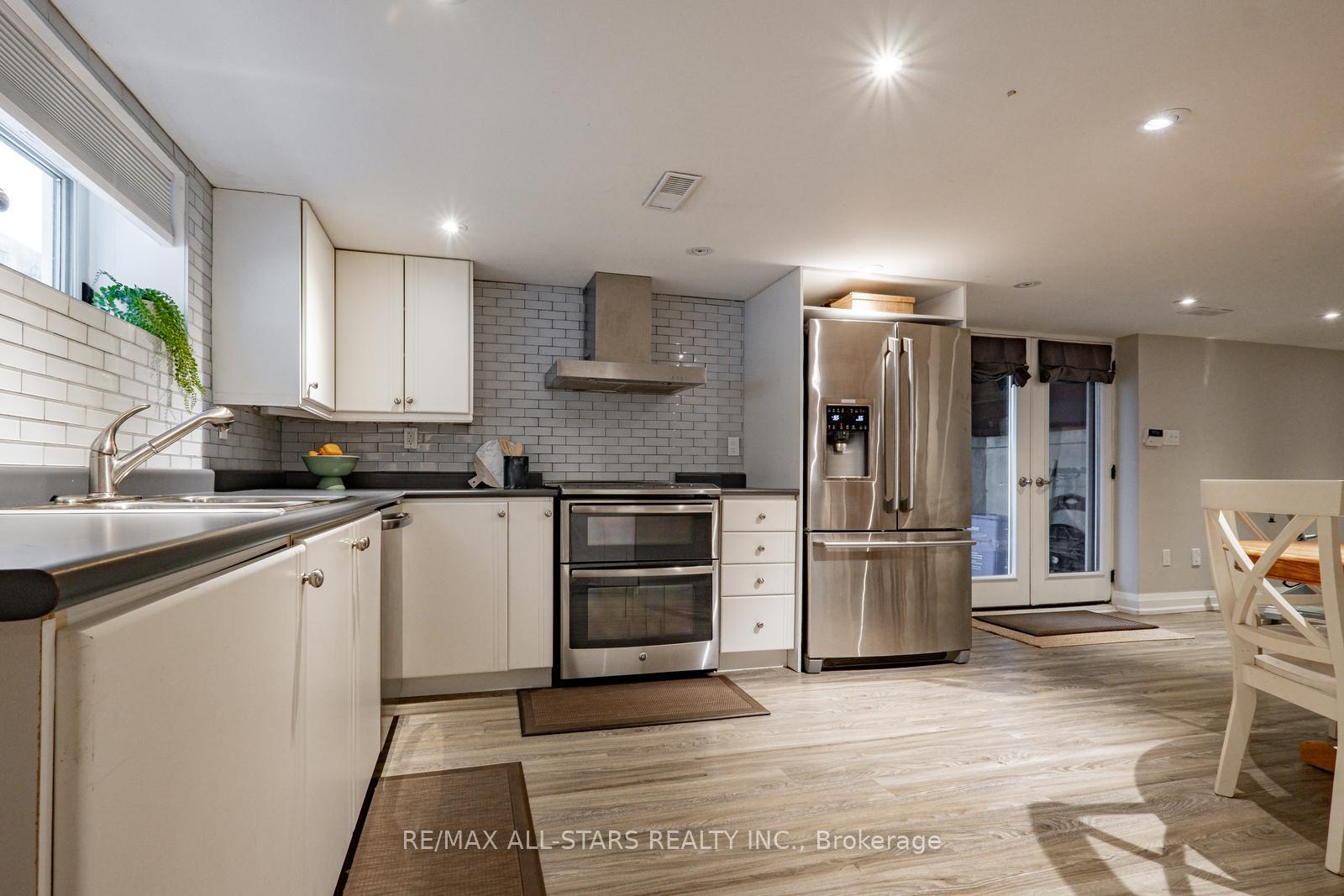 Photo 43 of 39 Lincoln Green Drive, Markham, Bullock — HOMEH