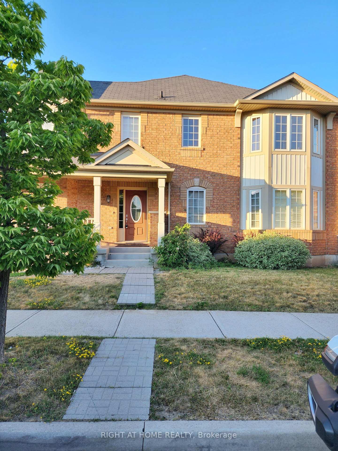 Photo 16 of 926 McTrach Crescent, Milton, Harrison — HOMEH