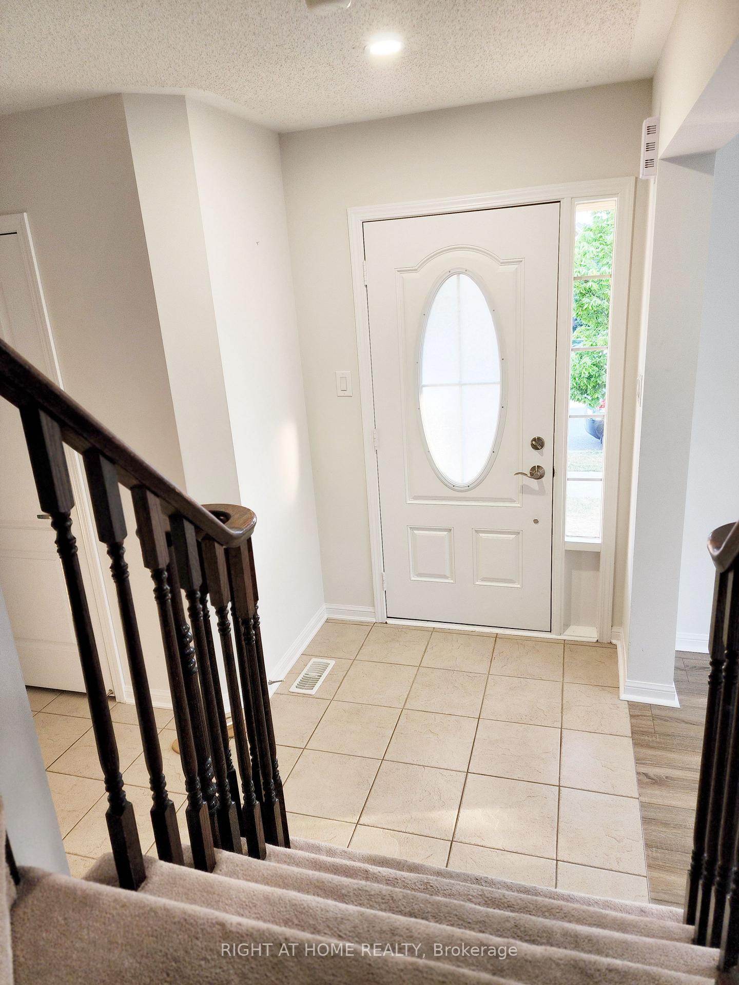 Photo 5 of 926 McTrach Crescent, Milton, Harrison — HOMEH
