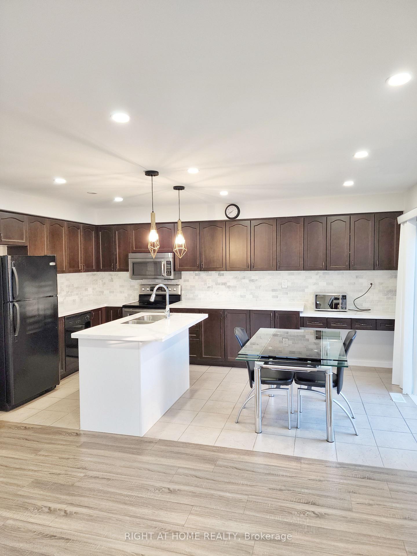 Photo 3 of 926 McTrach Crescent, Milton, Harrison — HOMEH