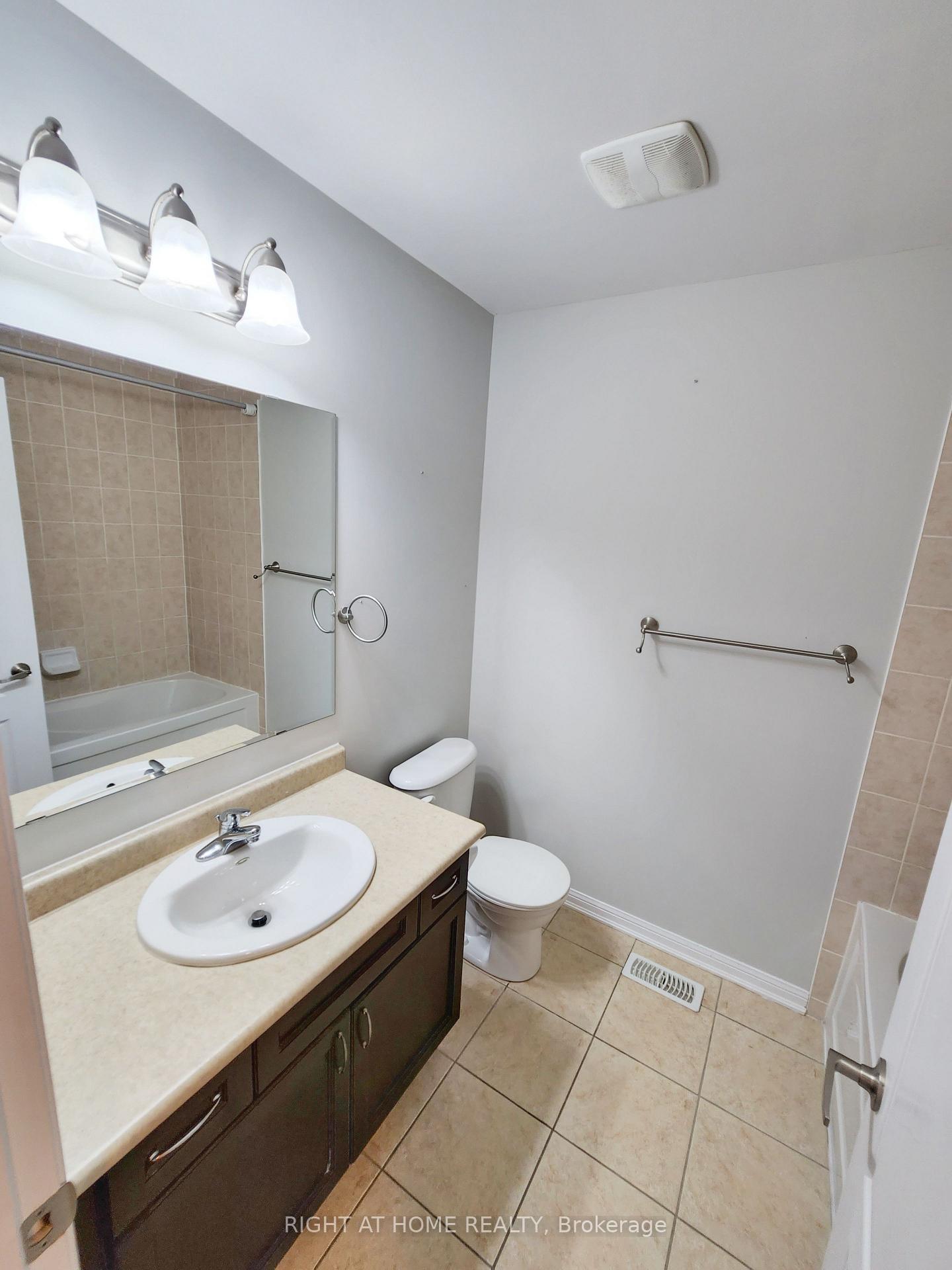 Photo 21 of 926 McTrach Crescent, Milton, Harrison — HOMEH