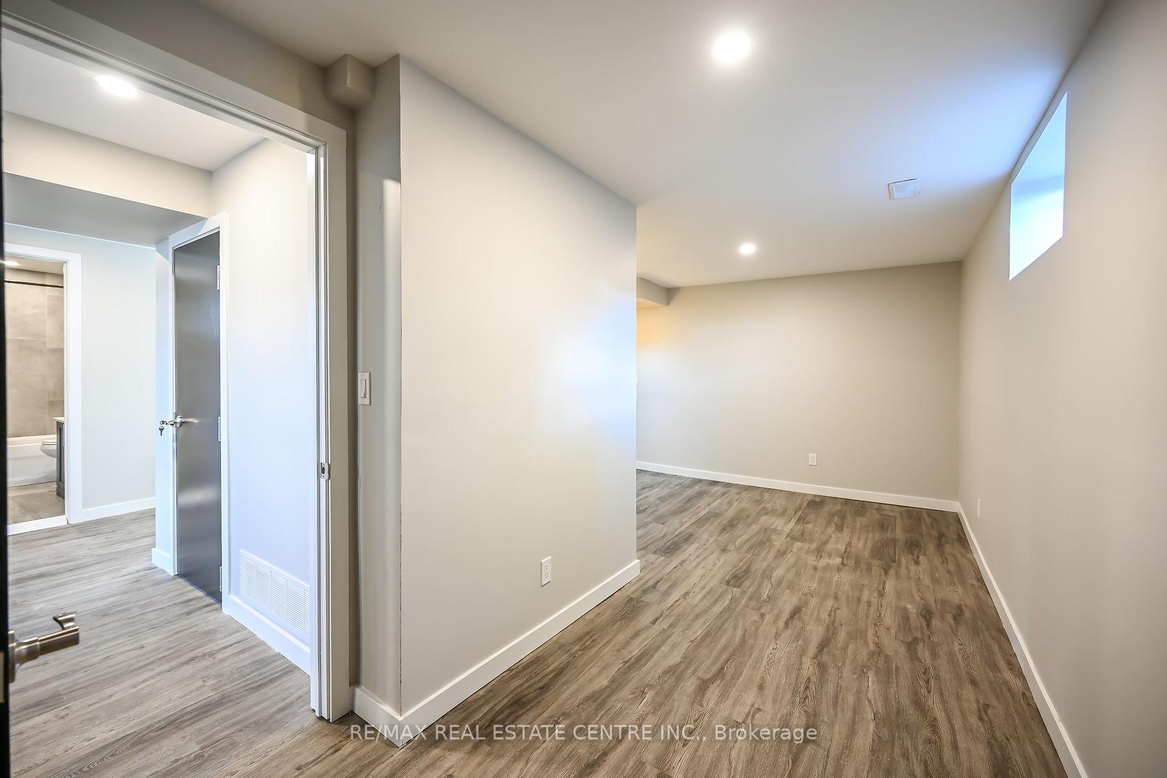 Photo 14 of Unit B, 75 Kimberly Drive, Hamilton, Rosedale — HOMEH