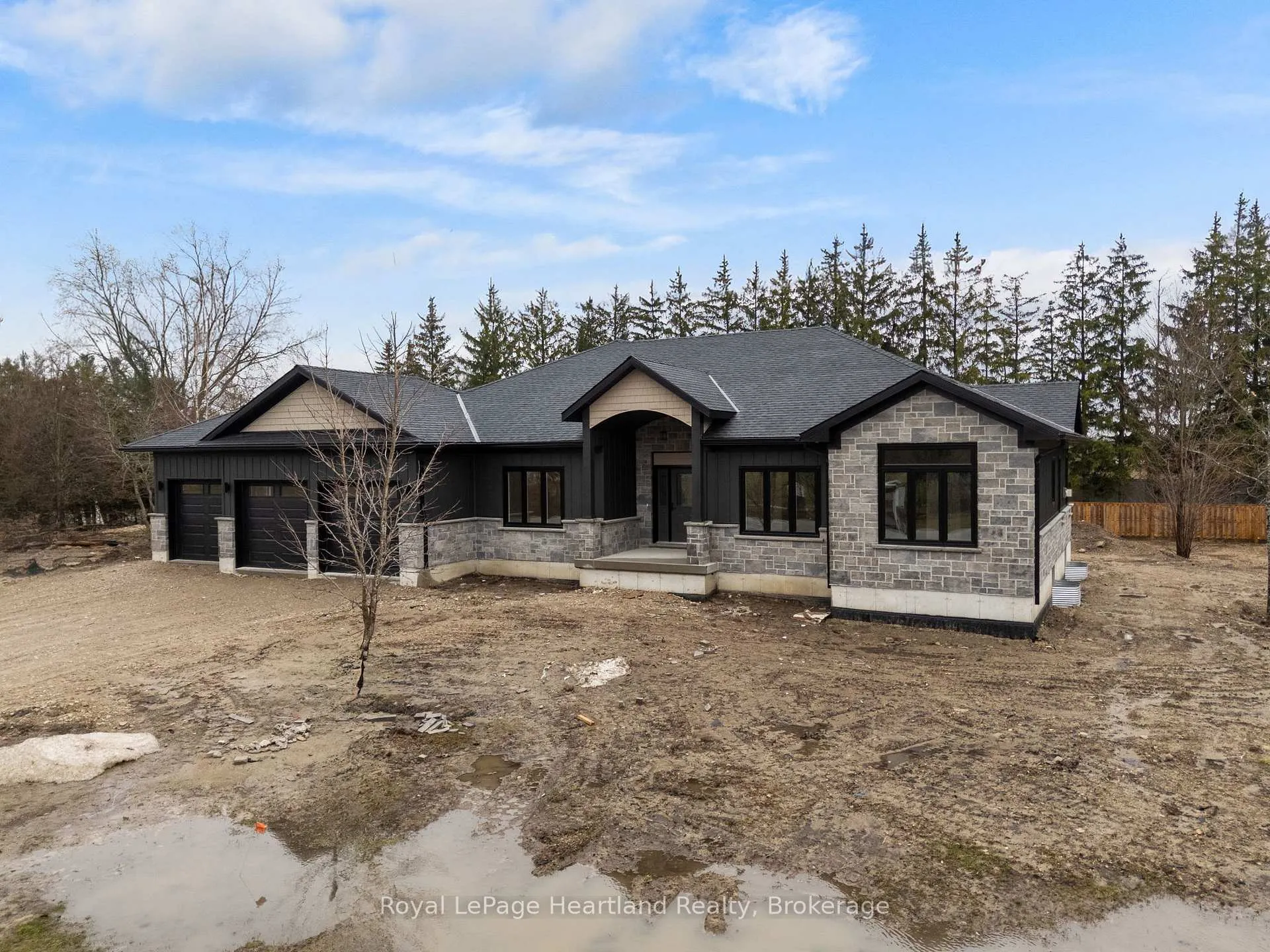 Photo 1 of 345 Turnberry Street, North Huron, Wingham — HOMEH