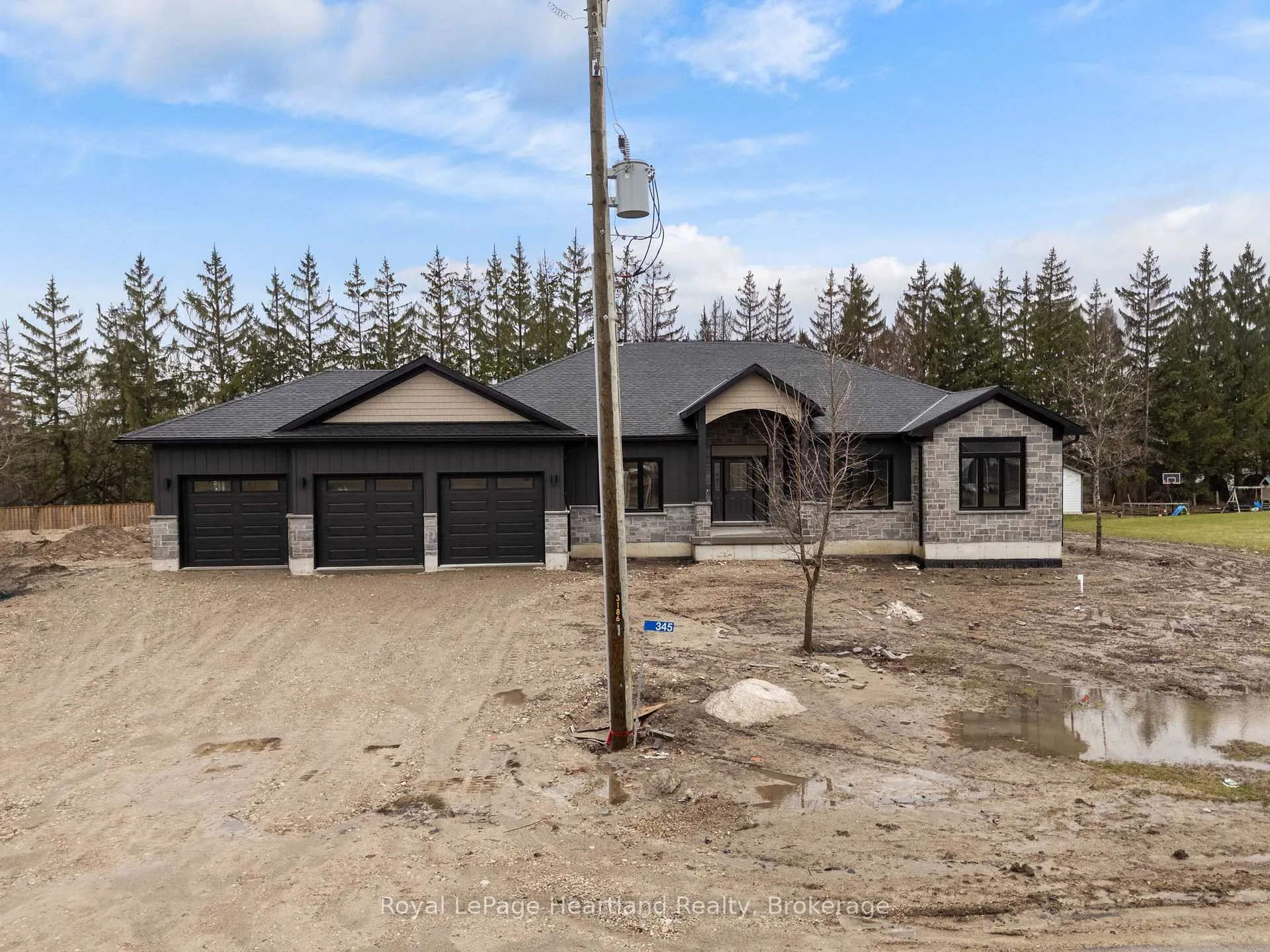 Photo 2 of 345 Turnberry Street, North Huron, Wingham — HOMEH