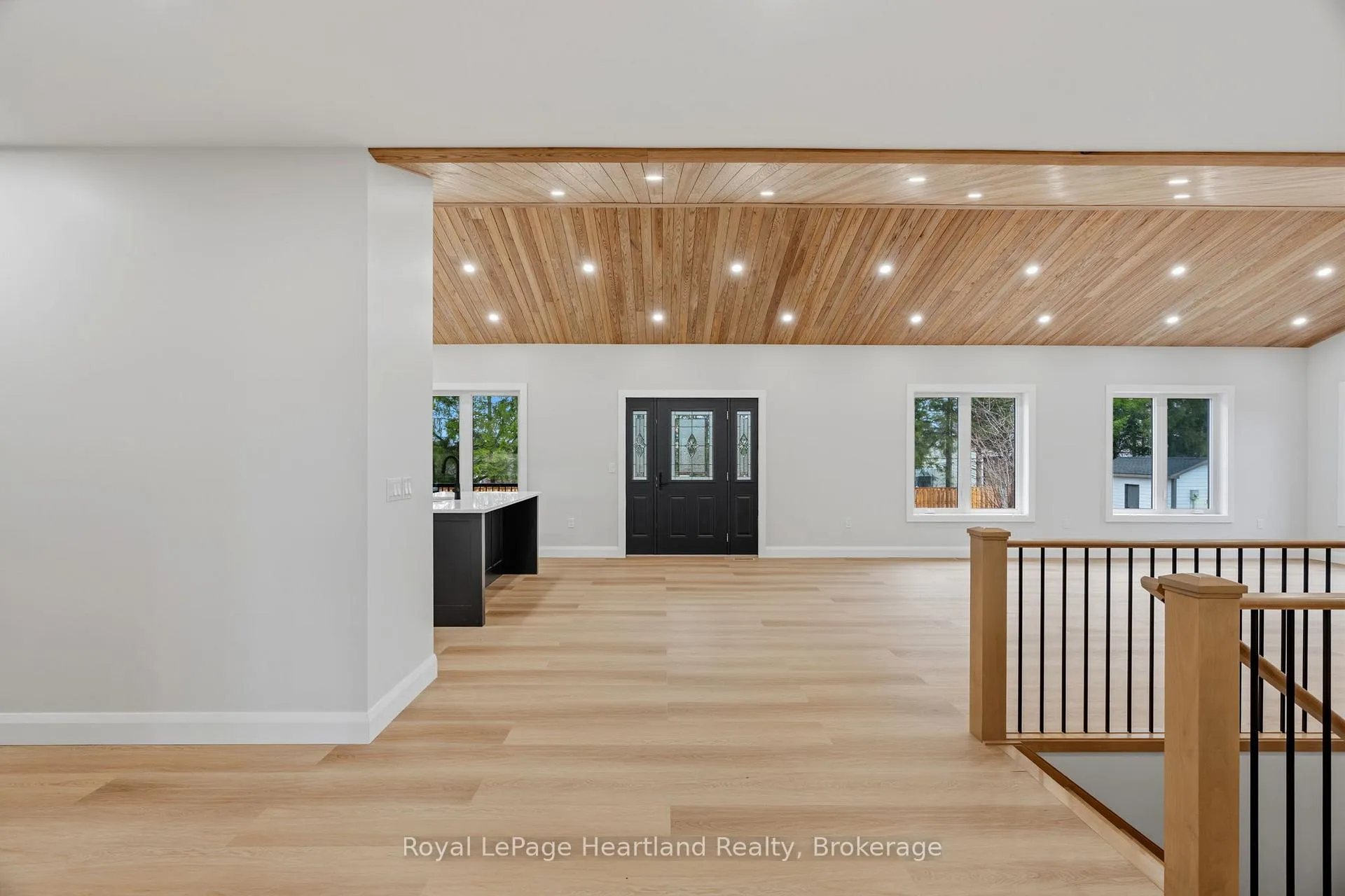 Photo 4 of 345 Turnberry Street, North Huron, Wingham — HOMEH