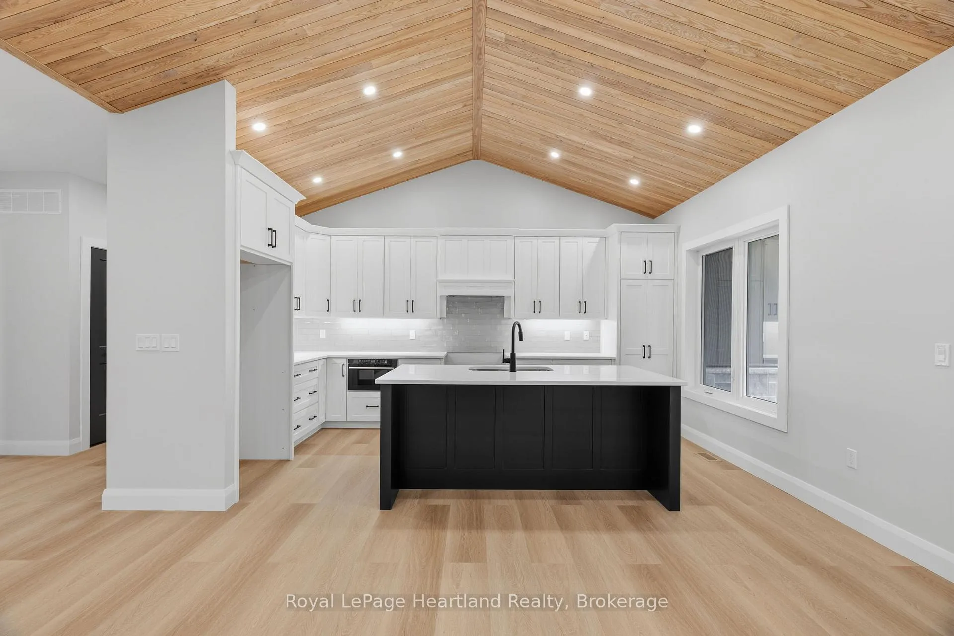 Photo 8 of 345 Turnberry Street, North Huron, Wingham — HOMEH
