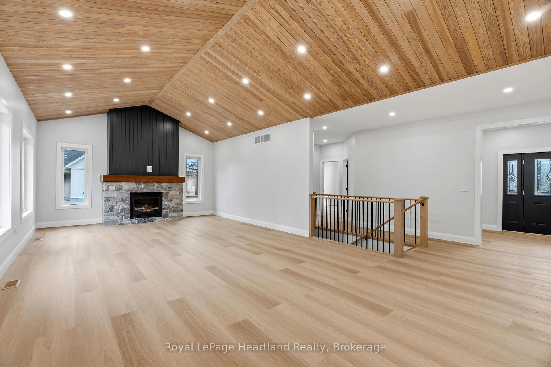 Photo 13 of 345 Turnberry Street, North Huron, Wingham — HOMEH