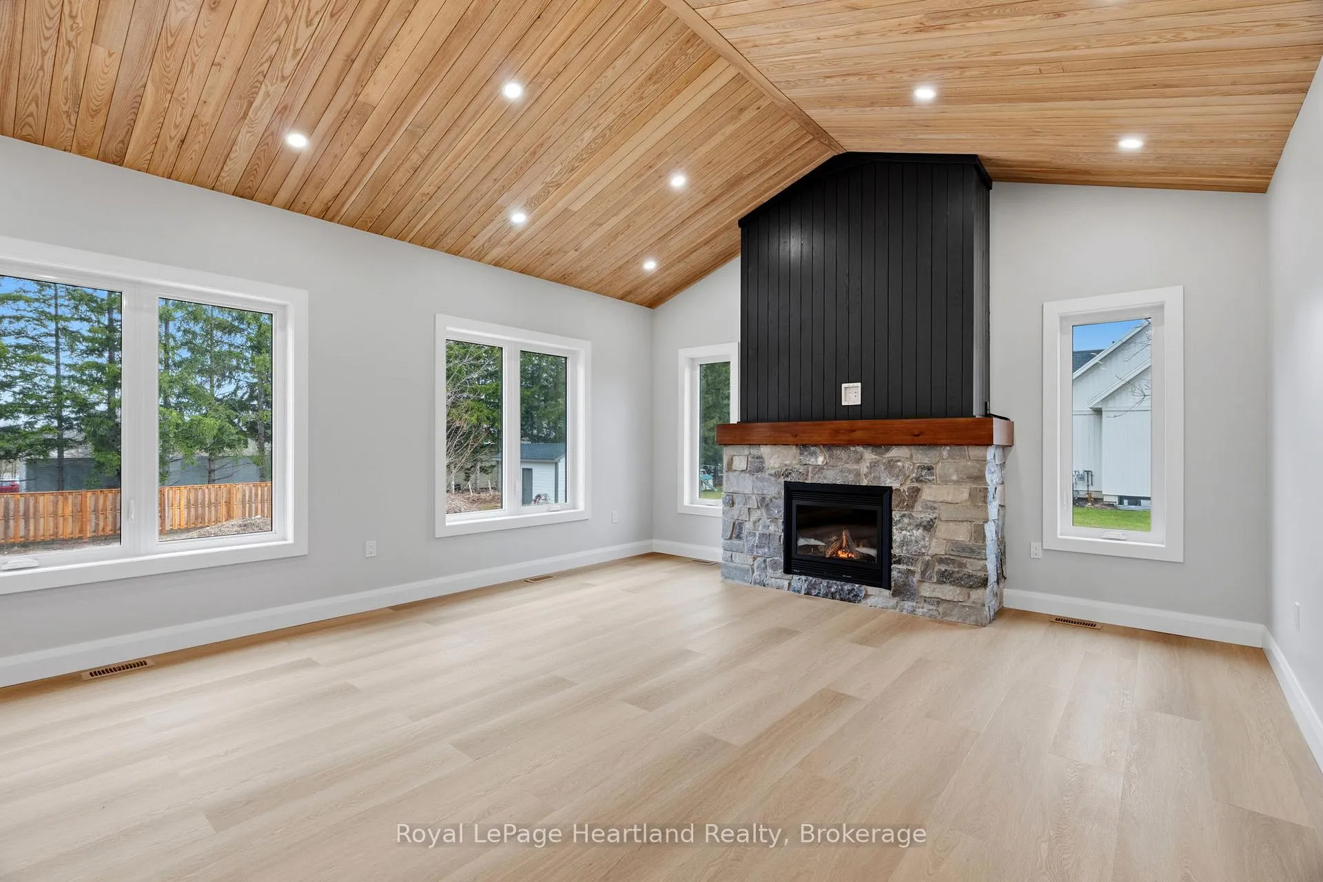 Photo 14 of 345 Turnberry Street, North Huron, Wingham — HOMEH