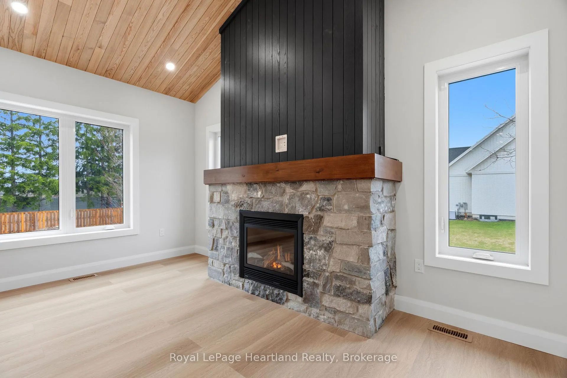 Photo 15 of 345 Turnberry Street, North Huron, Wingham — HOMEH