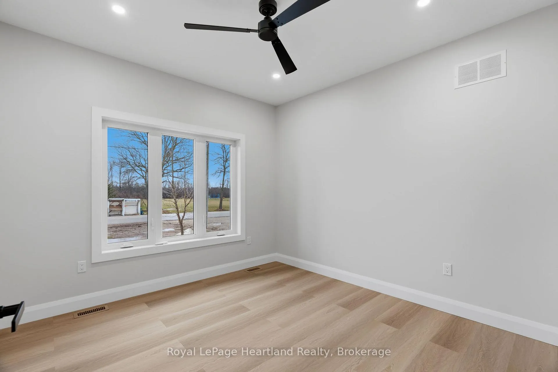 Photo 21 of 345 Turnberry Street, North Huron, Wingham — HOMEH