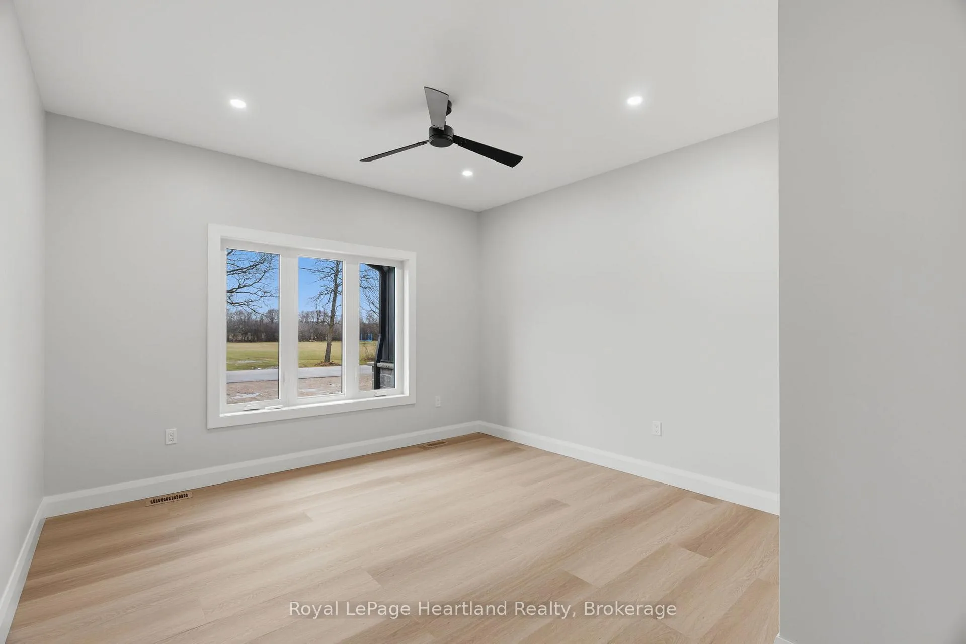 Photo 23 of 345 Turnberry Street, North Huron, Wingham — HOMEH