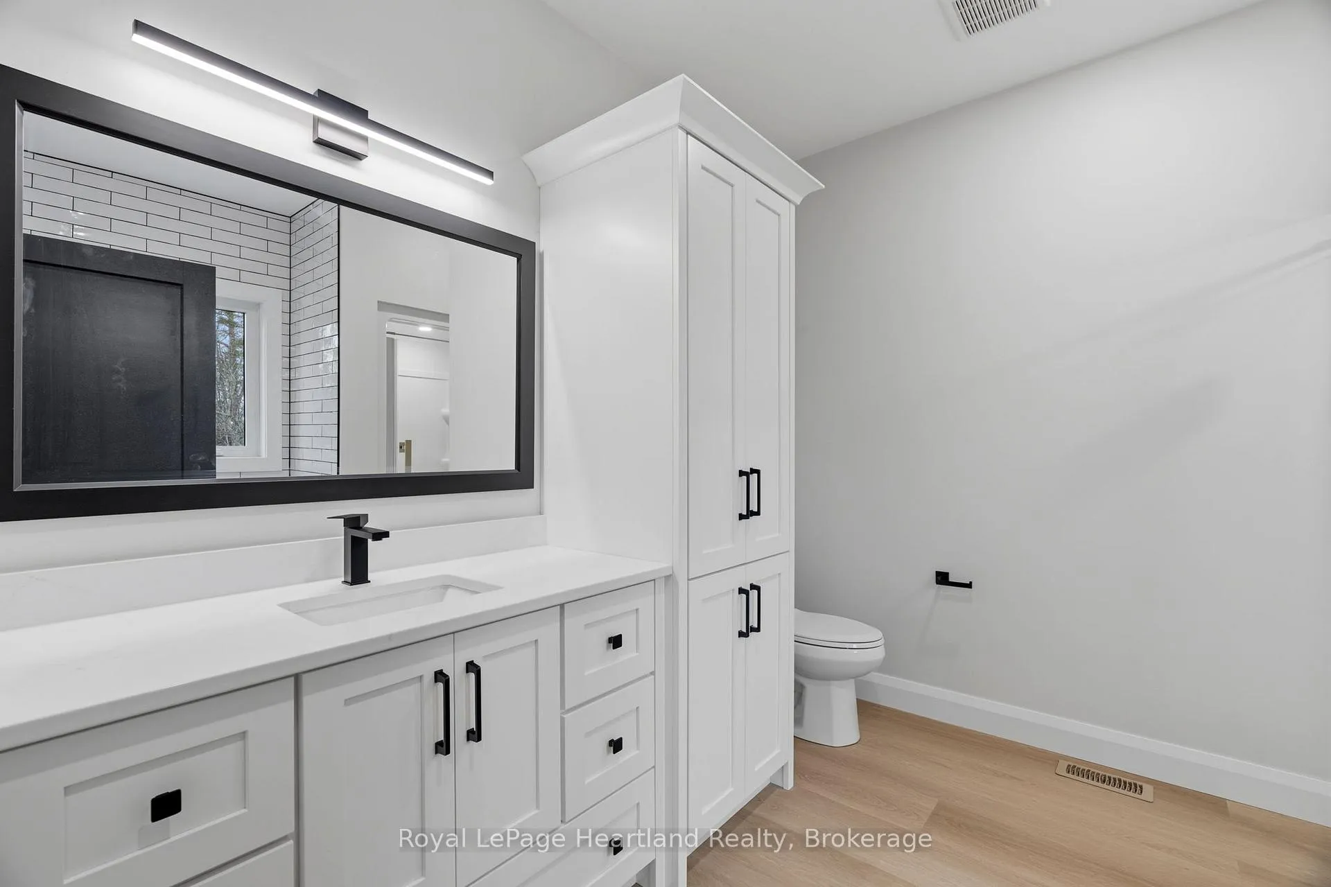 Photo 31 of 345 Turnberry Street, North Huron, Wingham — HOMEH