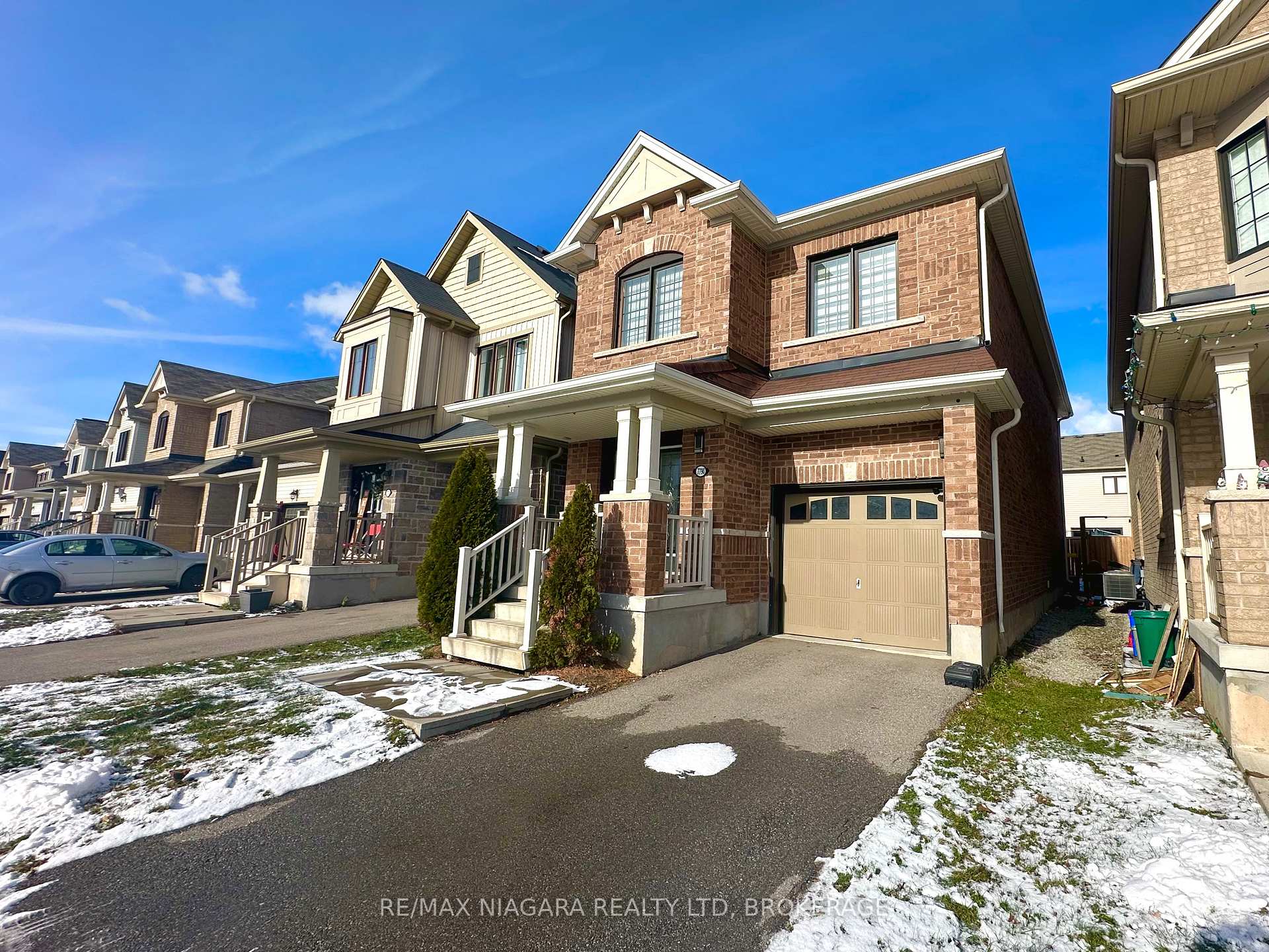 Photo 2 of 7790 Buckeye Crescent, Niagara Falls, Brown — HOMEH