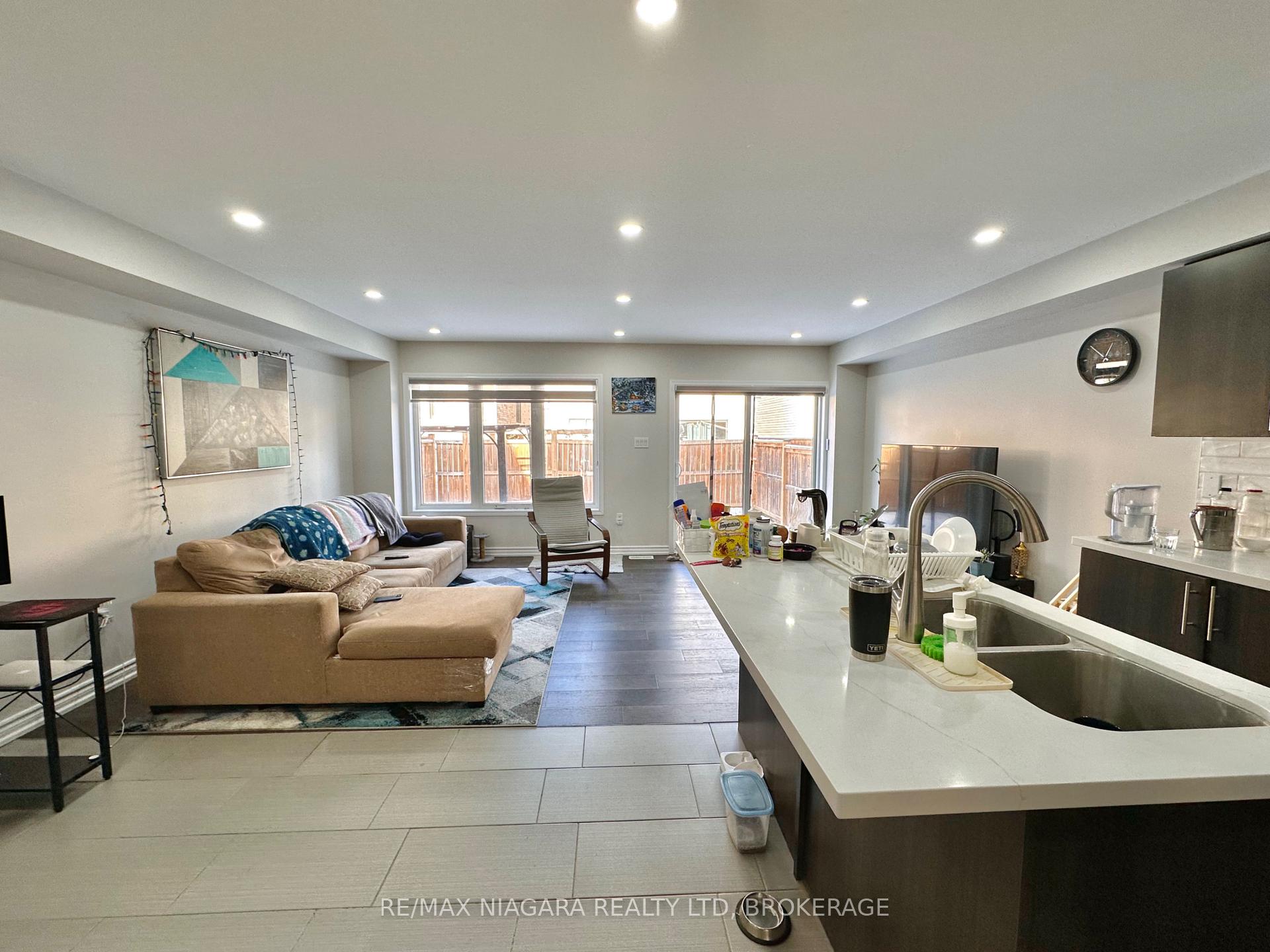 Photo 6 of 7790 Buckeye Crescent, Niagara Falls, Brown — HOMEH