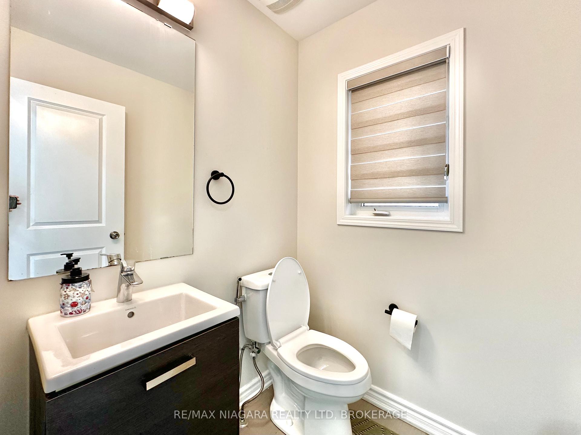 Photo 9 of 7790 Buckeye Crescent, Niagara Falls, Brown — HOMEH