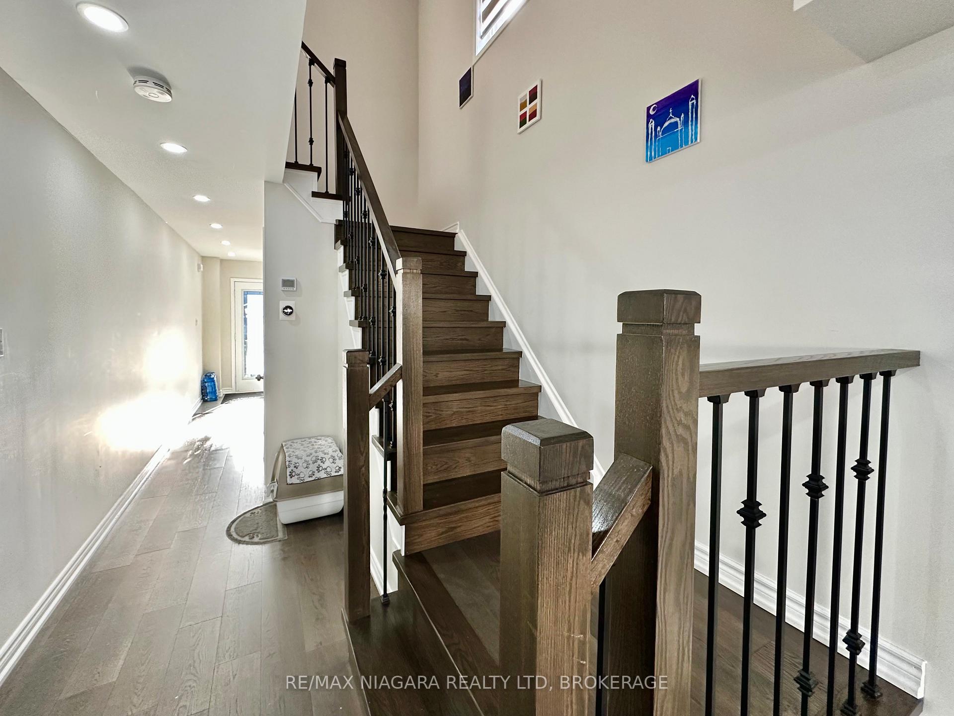 Photo 10 of 7790 Buckeye Crescent, Niagara Falls, Brown — HOMEH